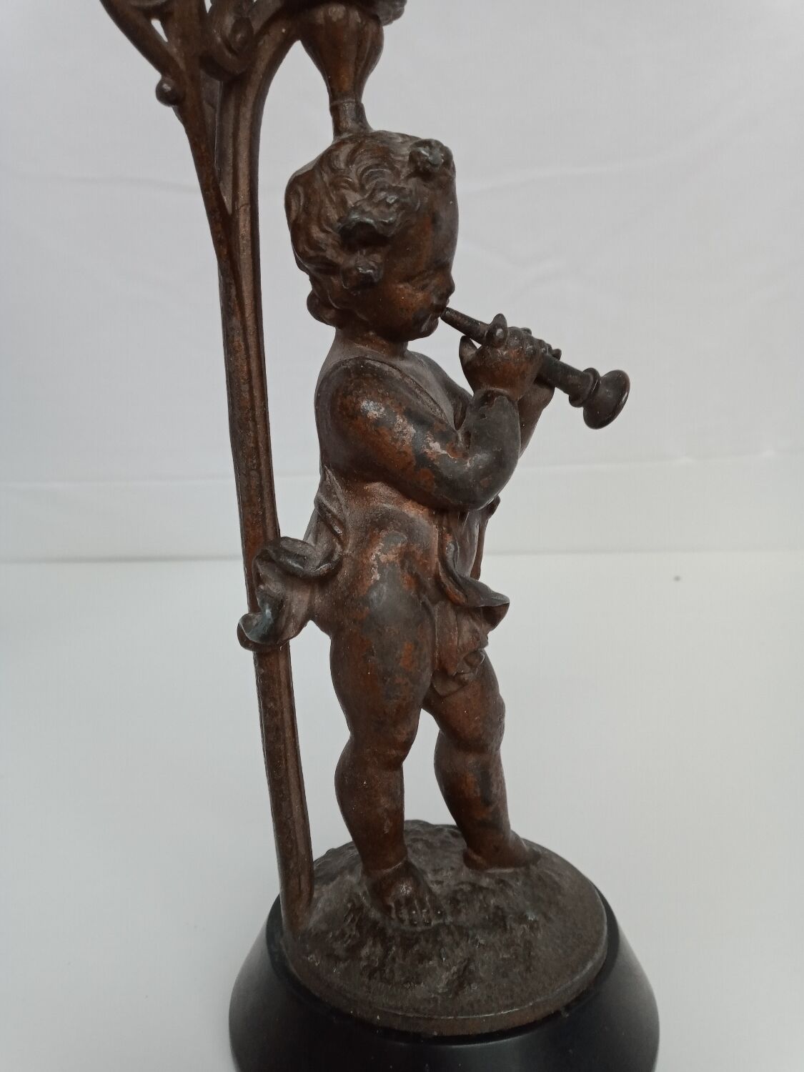 Bougeoirs putti musicians