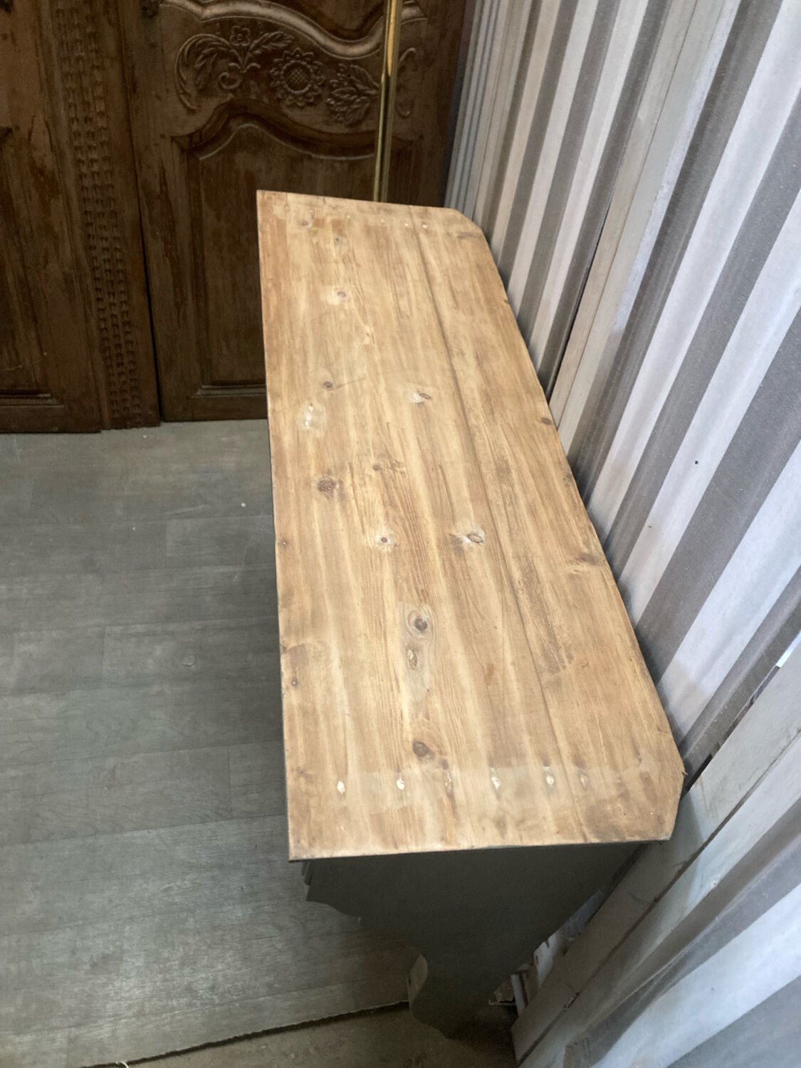Old wooden console to be fixed.