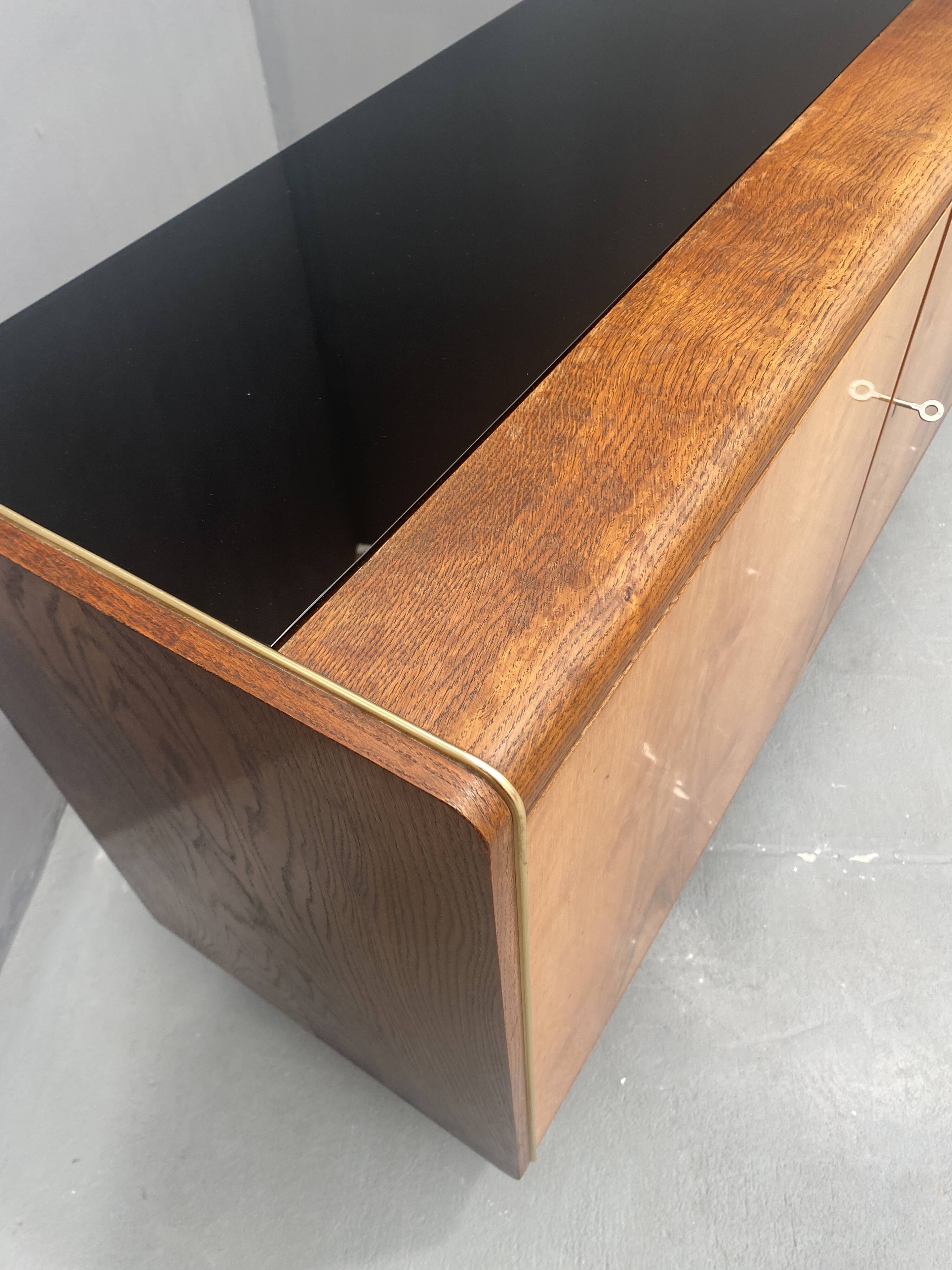 Buffet Jitona en verre opaxite, années 1960