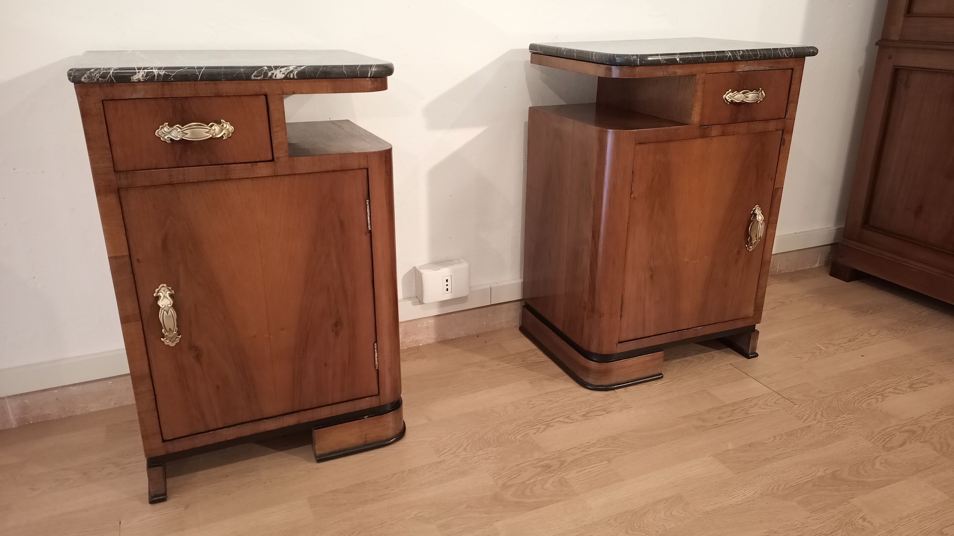 Tables de chevet italiennes Art Déco en noyer, Set de 2