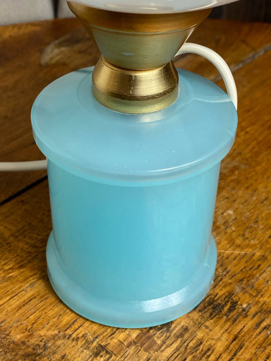 Lampe en opaline blanche et bleue 