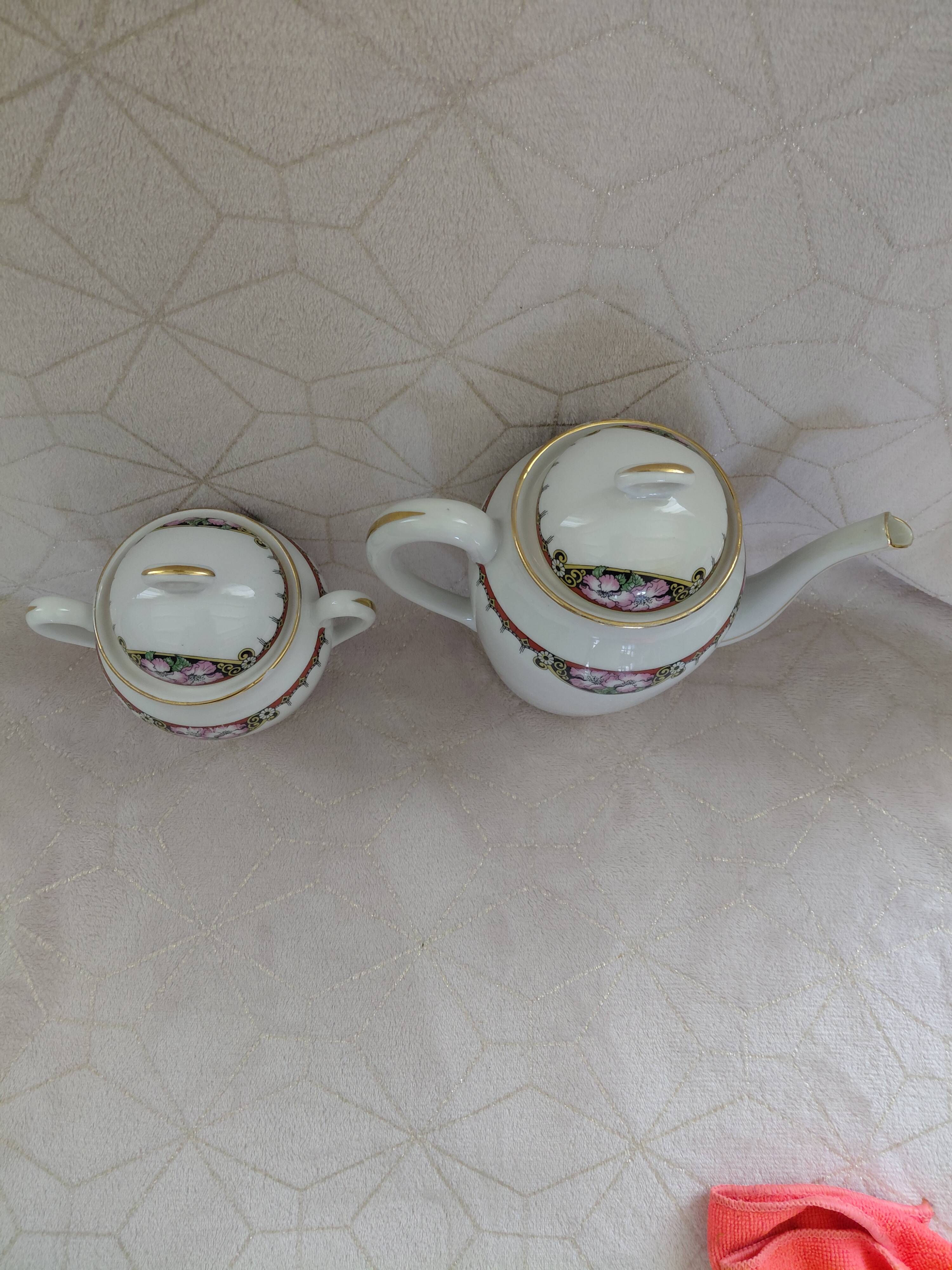 Théière et sucrier en porcelaine de Limoges