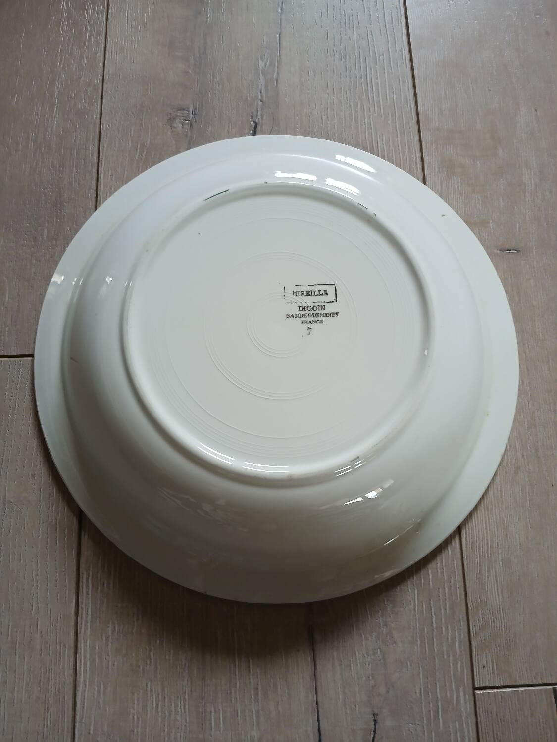 Round dish Digoin and Sarreguemines model "Mireille"
