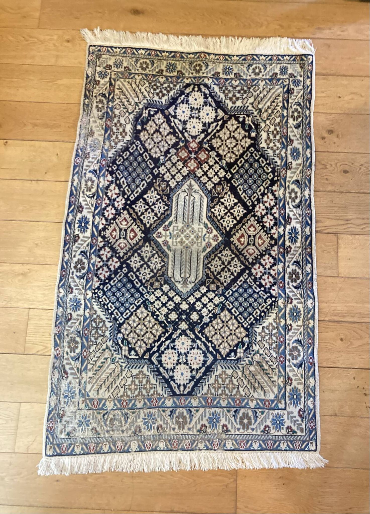 Carpet from the Irian region, 20th century, made of wool and silk.