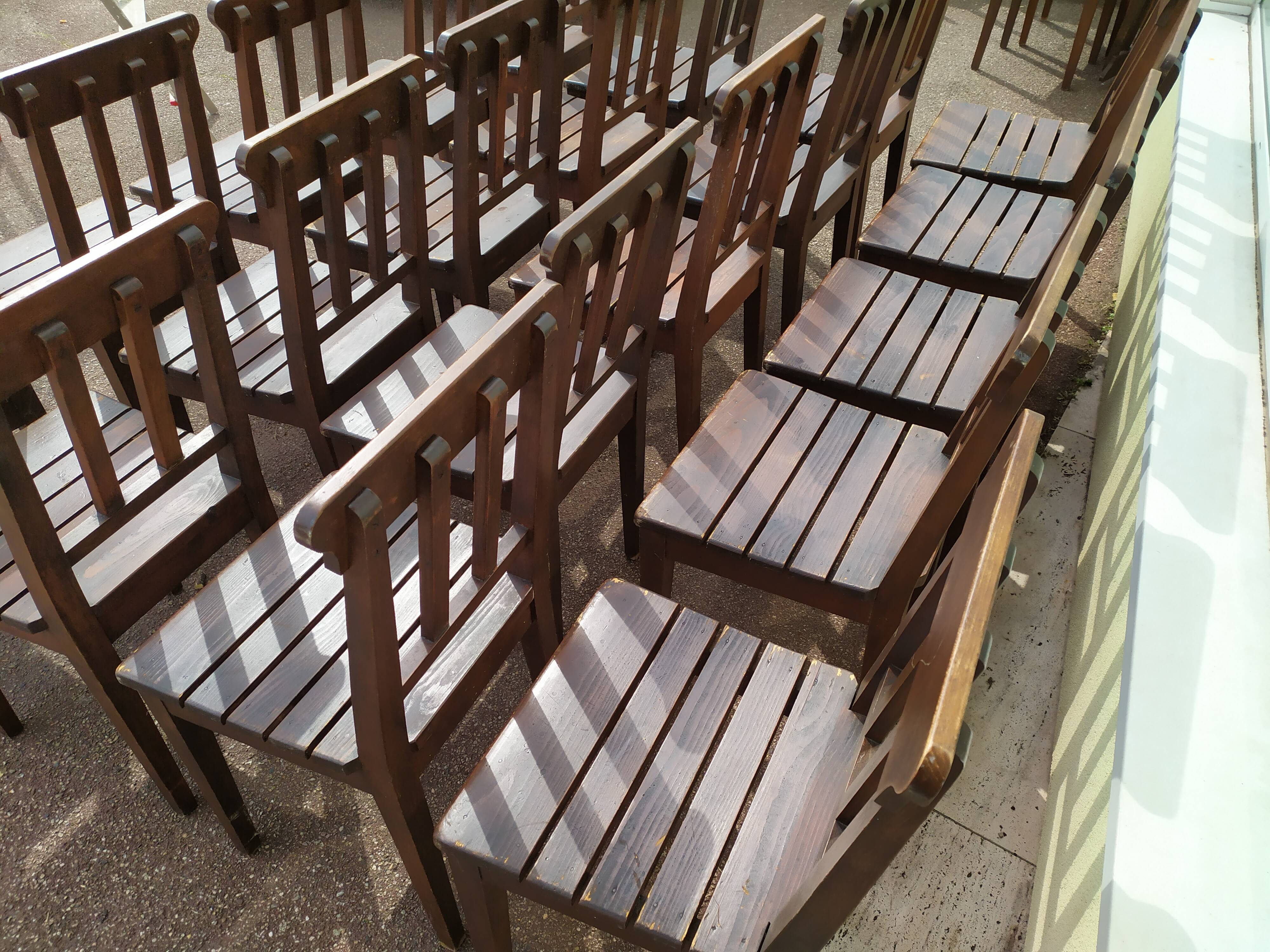 Ensemble lot de 20 chaises en bois de bistrot