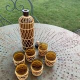 Service a porto ou a aperitif compose d'une carafe et de 6 verres, en verre de couleur ocre et rotin