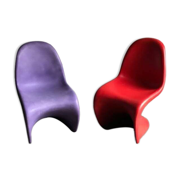 Set of 2 Panton chairs by Verner Panton for Vitra in purple and plum plastic, matte finish.