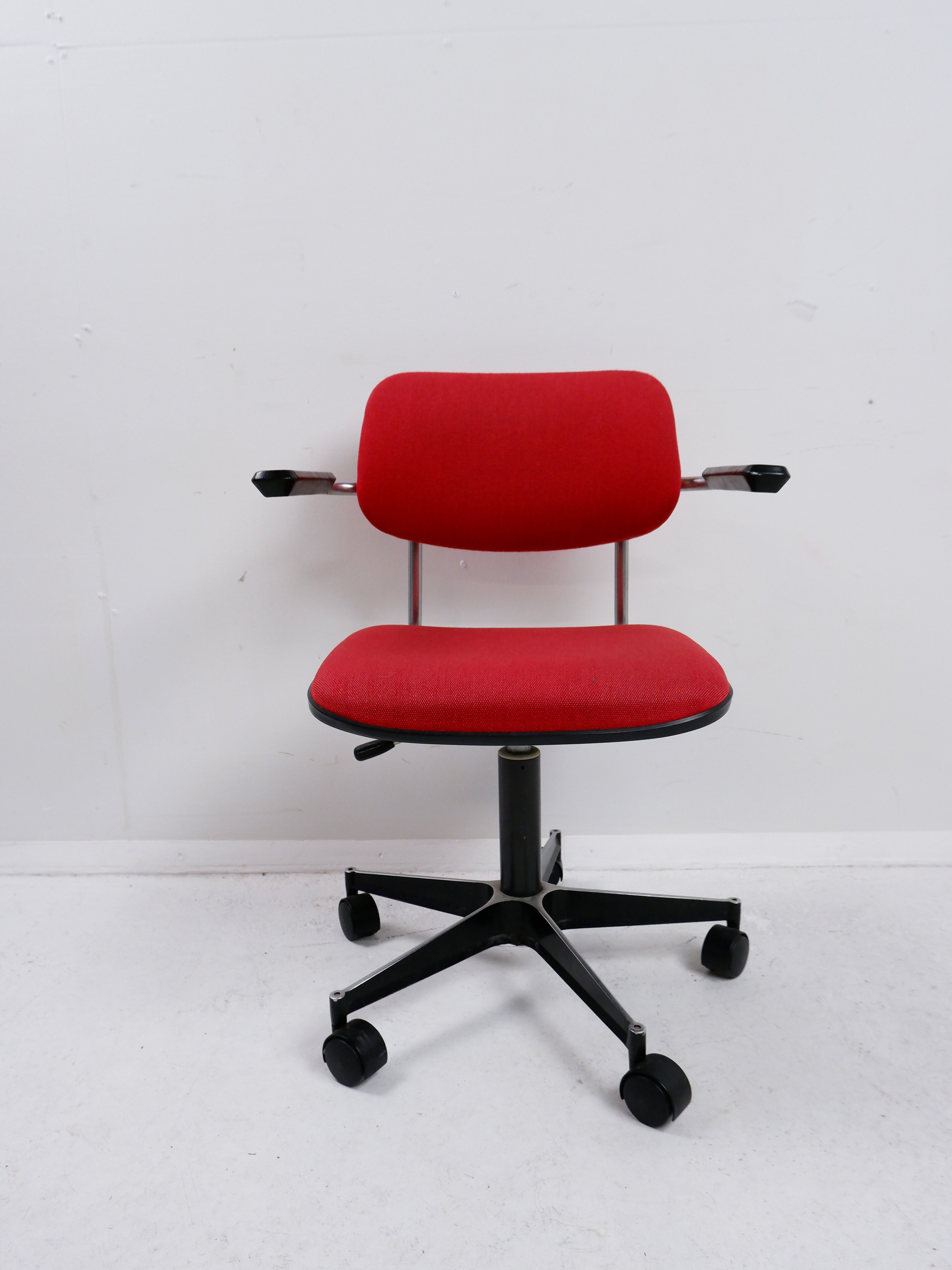 Gispen 1548 desk chair by A. Cordemeyer