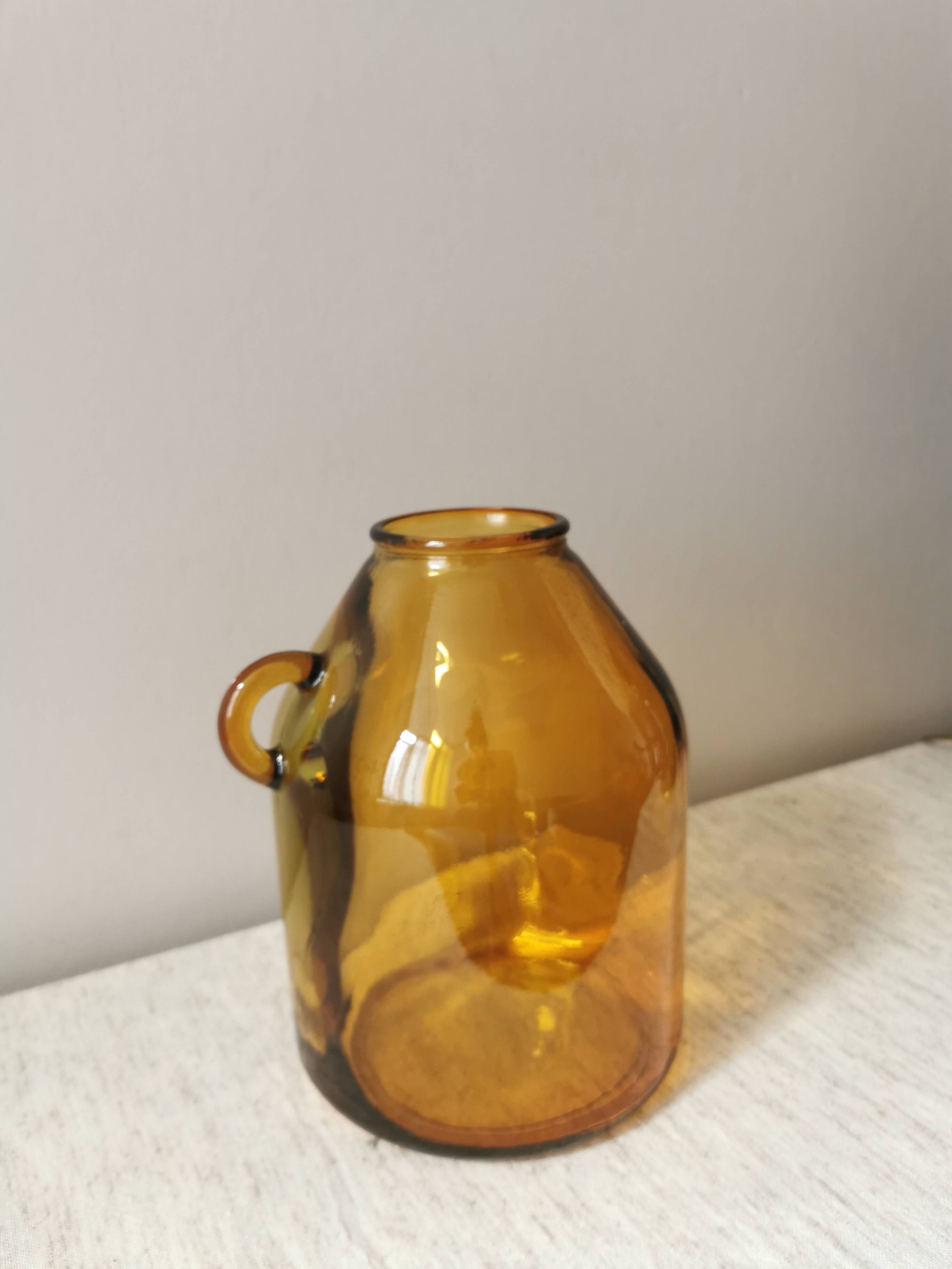 Second hand ochre vase