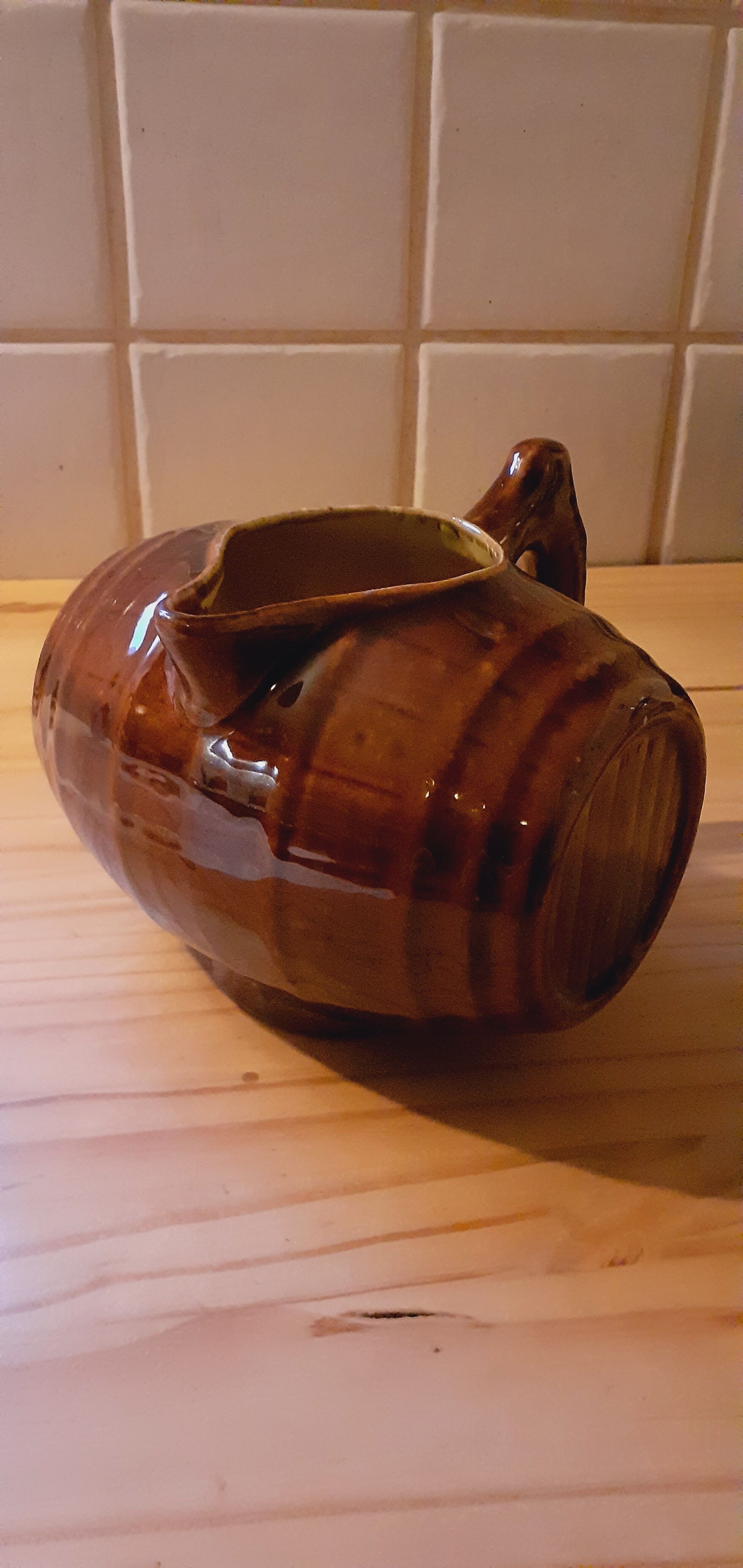 Wine pitcher year 40 earthenware in the shape of a barrel