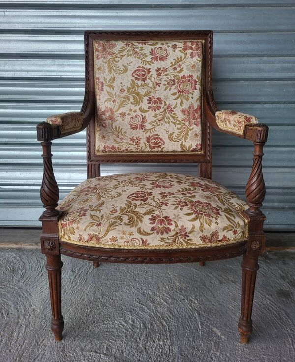 Fauteuil style Louis XVI en bon état