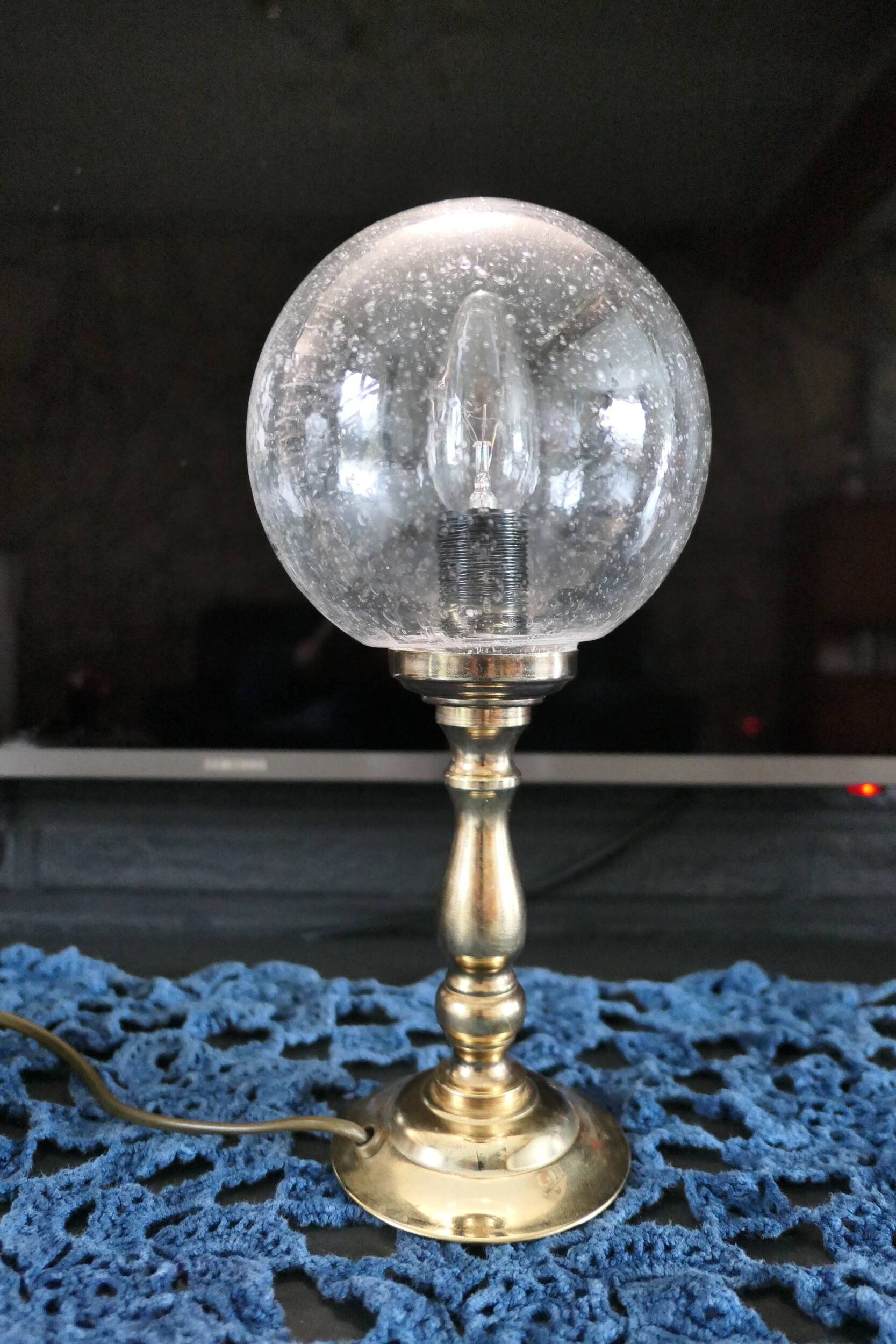 small 80's table lamp in glass and gold metal