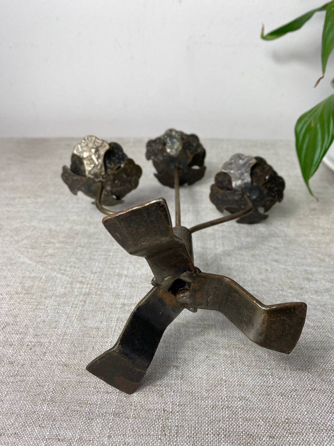 Rose shaped metal candle holder