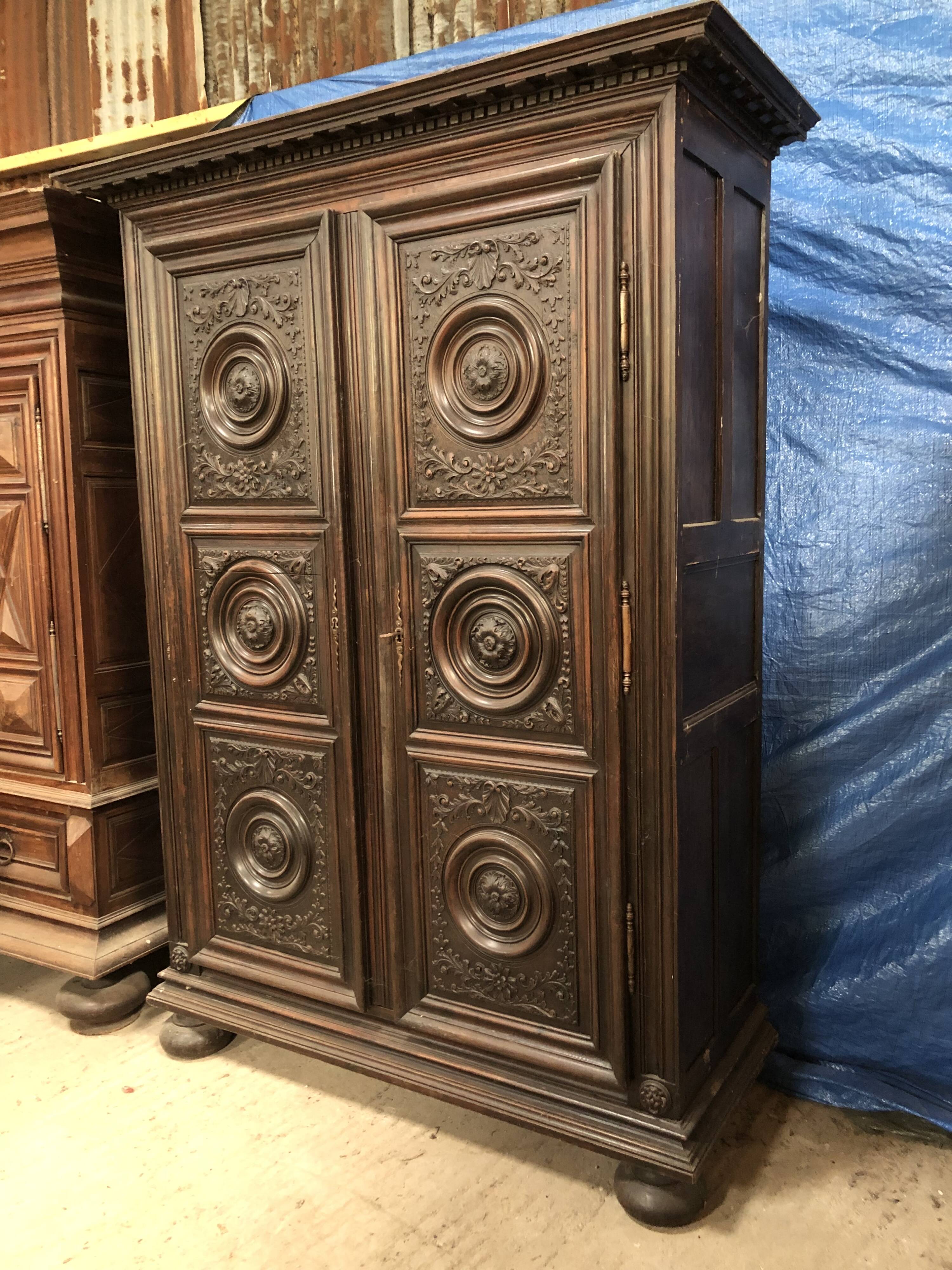 Antique Louis XIII armoire in solid walnut with carved doors