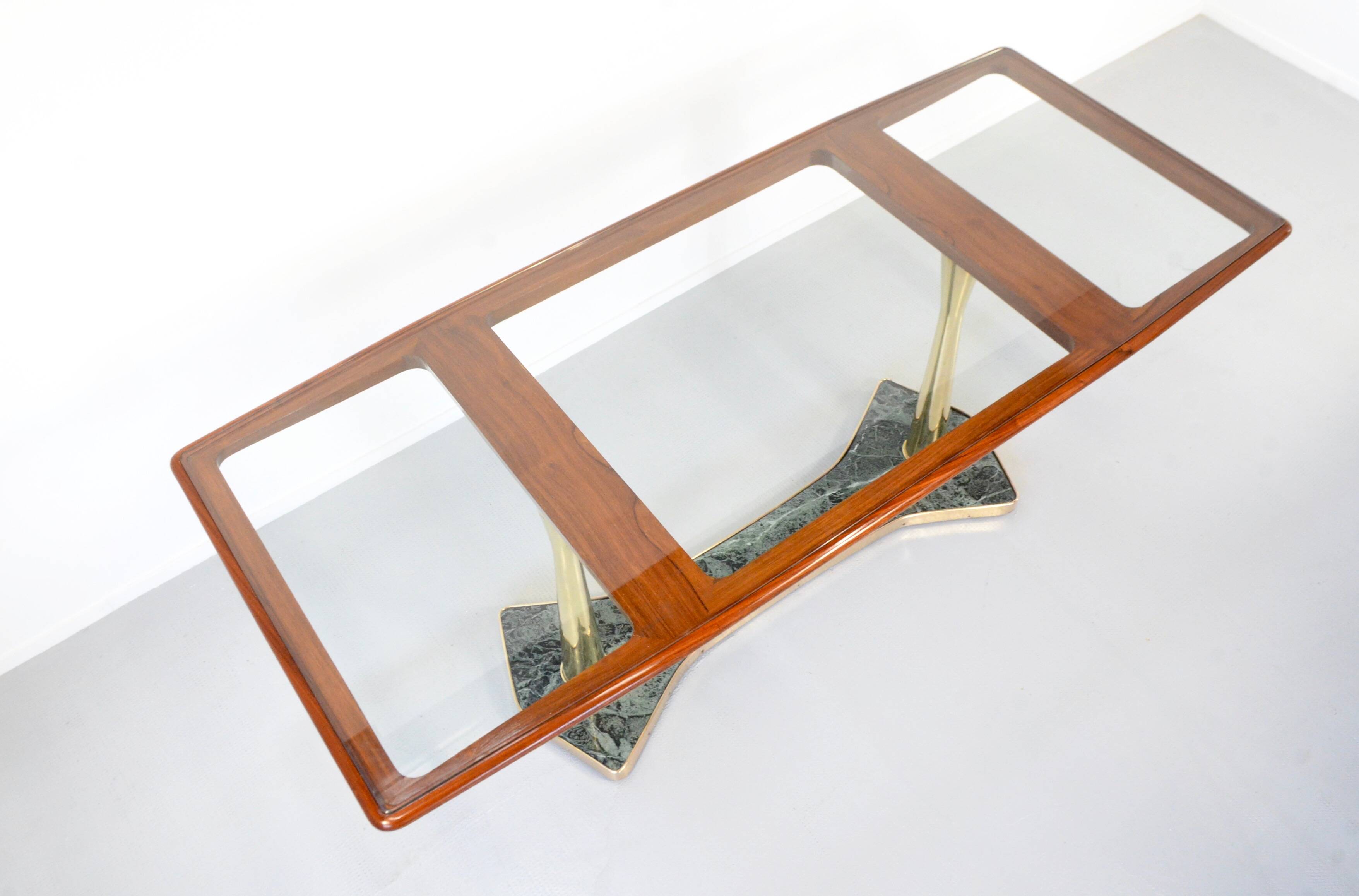 Table à manger italienne du milieu du siècle en acajou, laiton et marbre. Fr