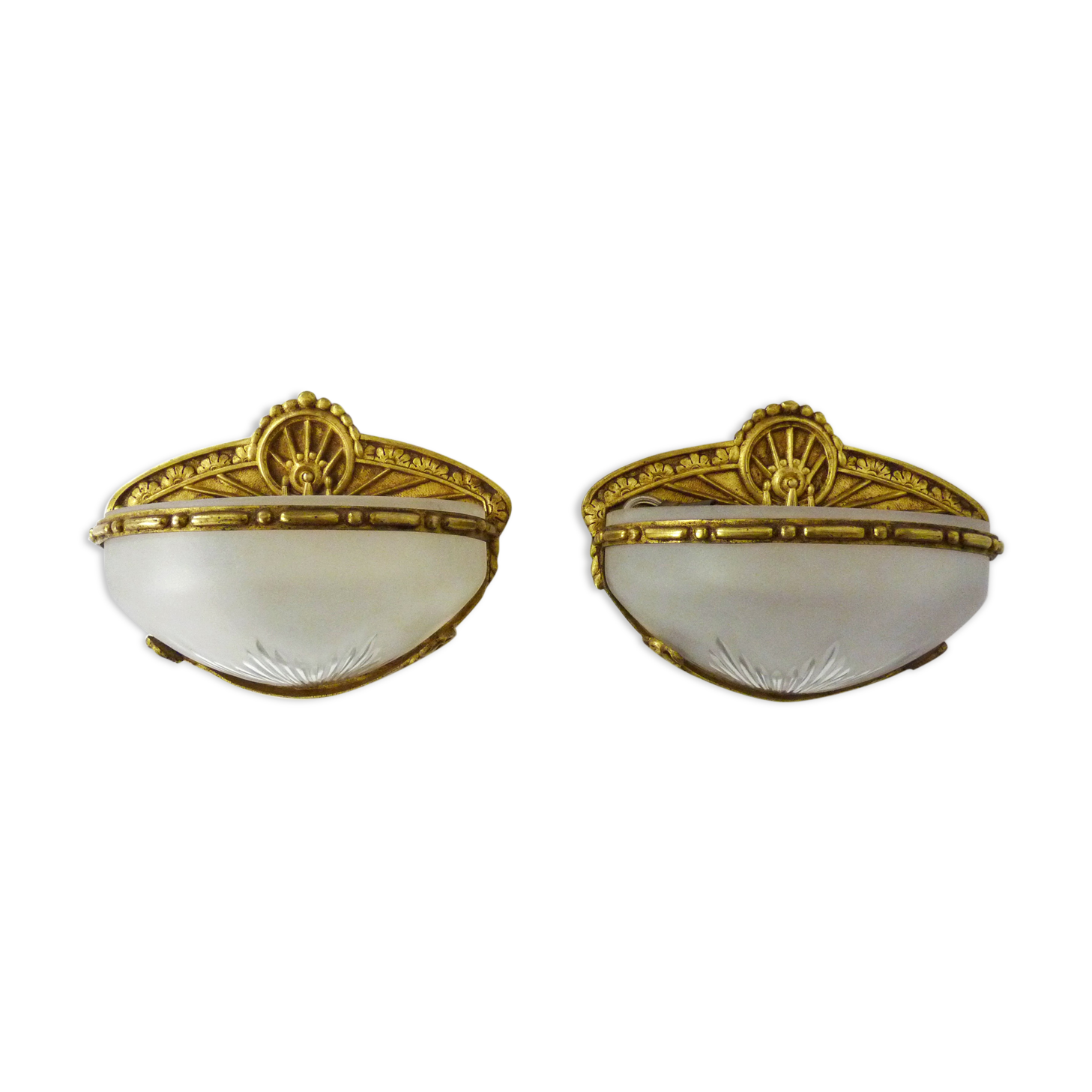 Pair of half moon Art Deco wall sconces in bronze and engraved glass 20/30