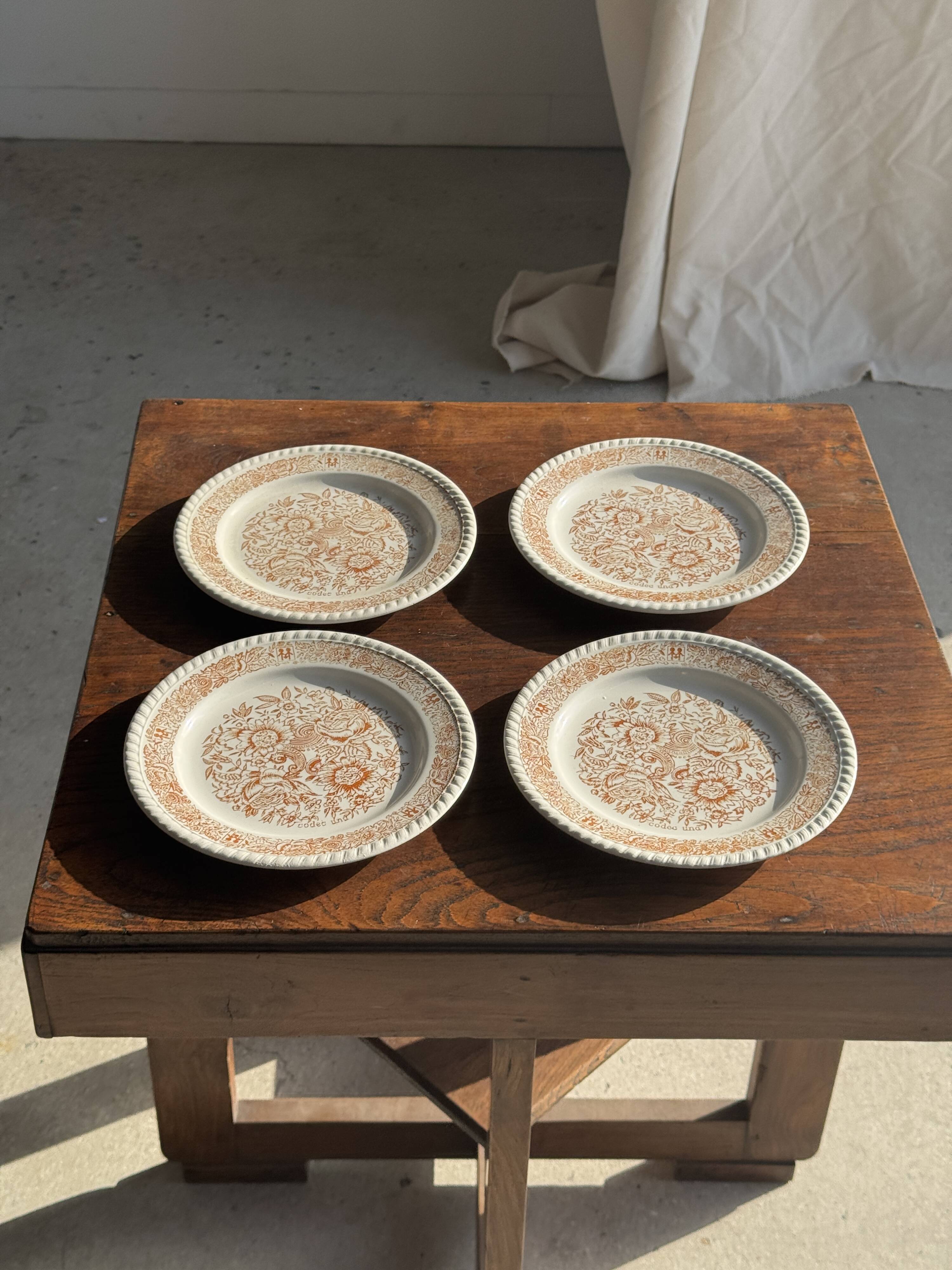Set of 4 small dessert plates with a vintage stylised flower pattern.