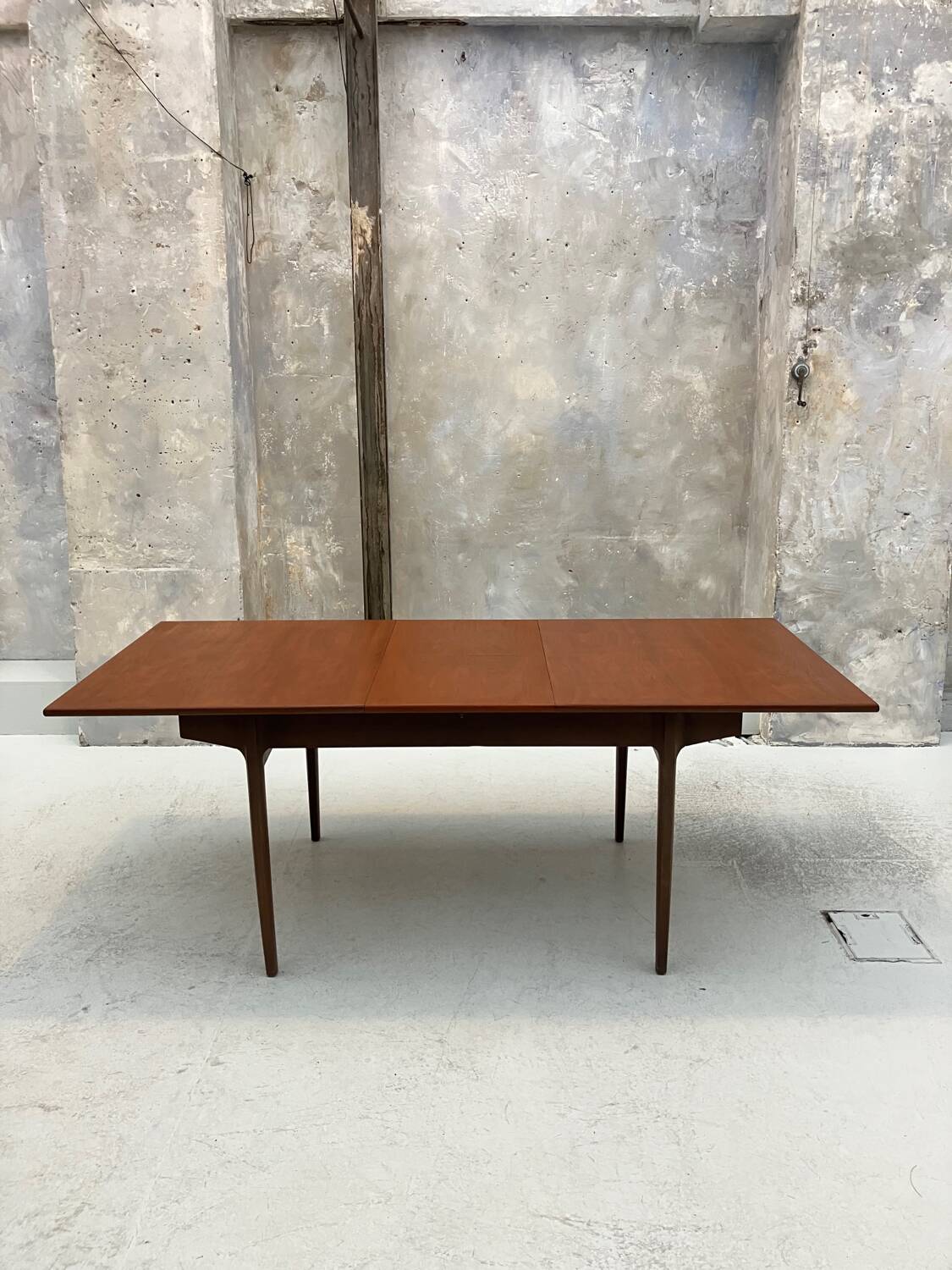 Table scandinave extensible vintage en teck