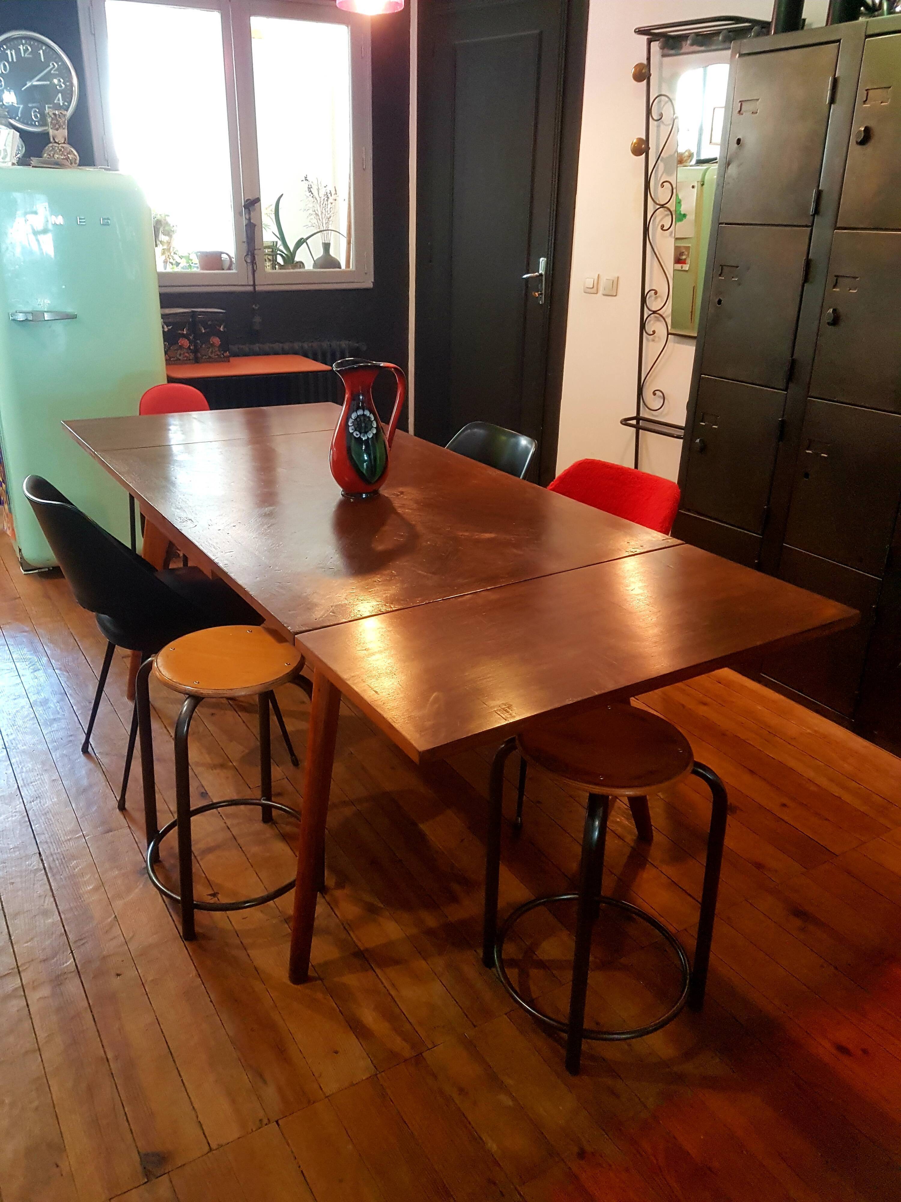Scandinavian dining table with extensions