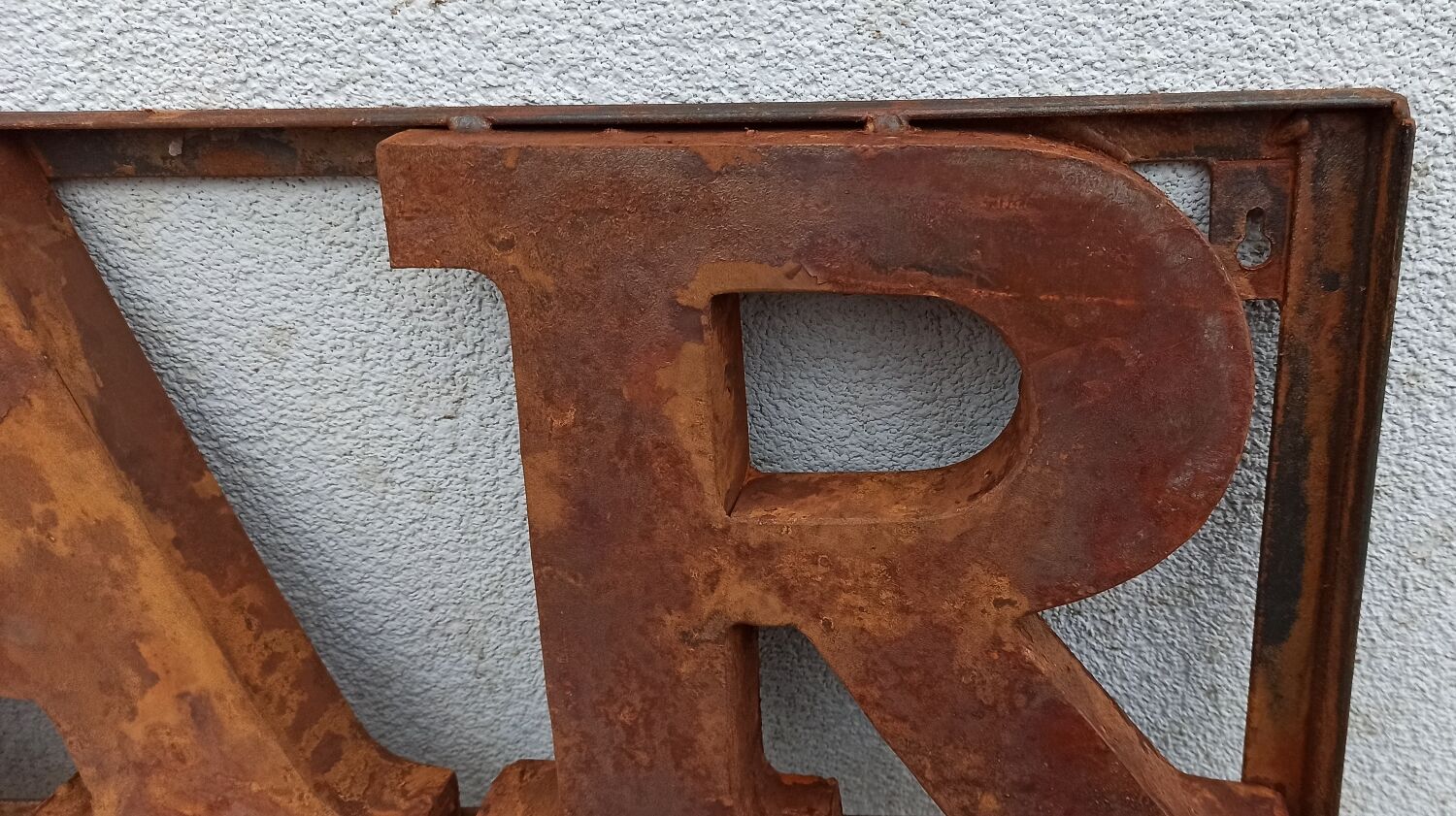 Rusty metal plate BAR