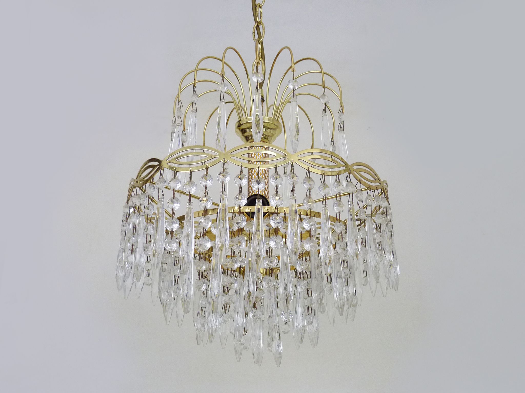 Chandelier, ceiling lamp crown in bronze or brass, 3 floors, 3 lights, glass grapevines. Year 90