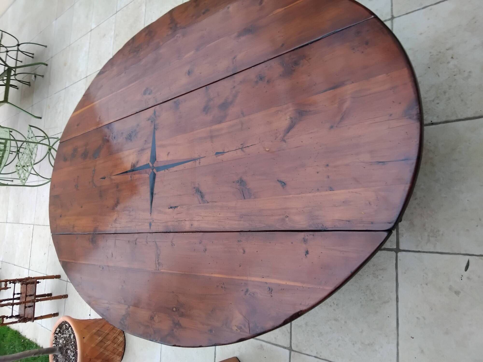 Antique large Gateleg table from the 16th century, oak with marquetry of a rose of the winds.