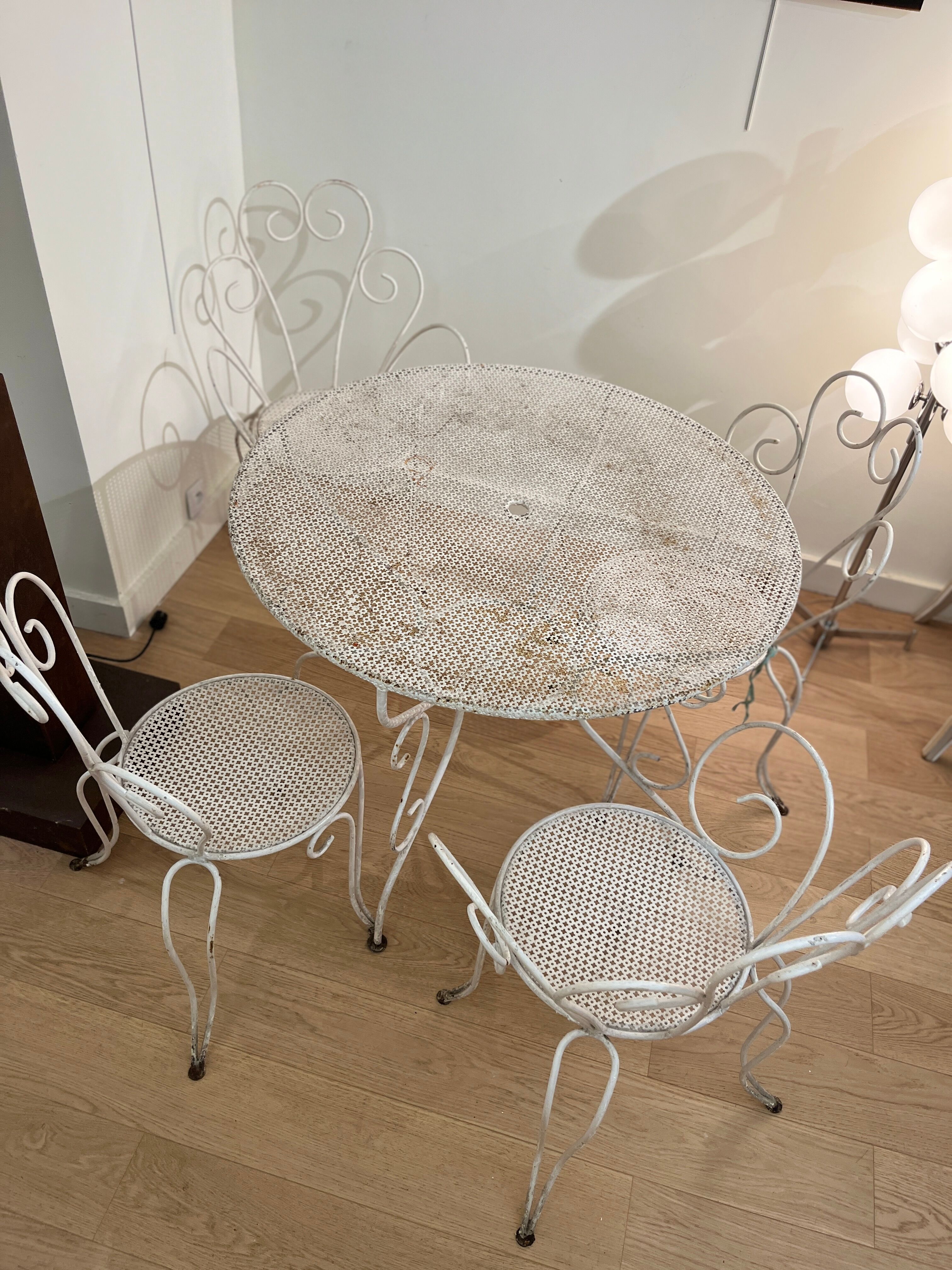 Ensemble table de jardin et 4 chaises en fer forgé