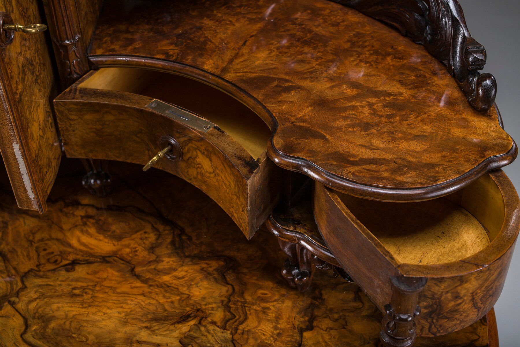 Coiffeuse en noyer Louis Philippe antique, 1860