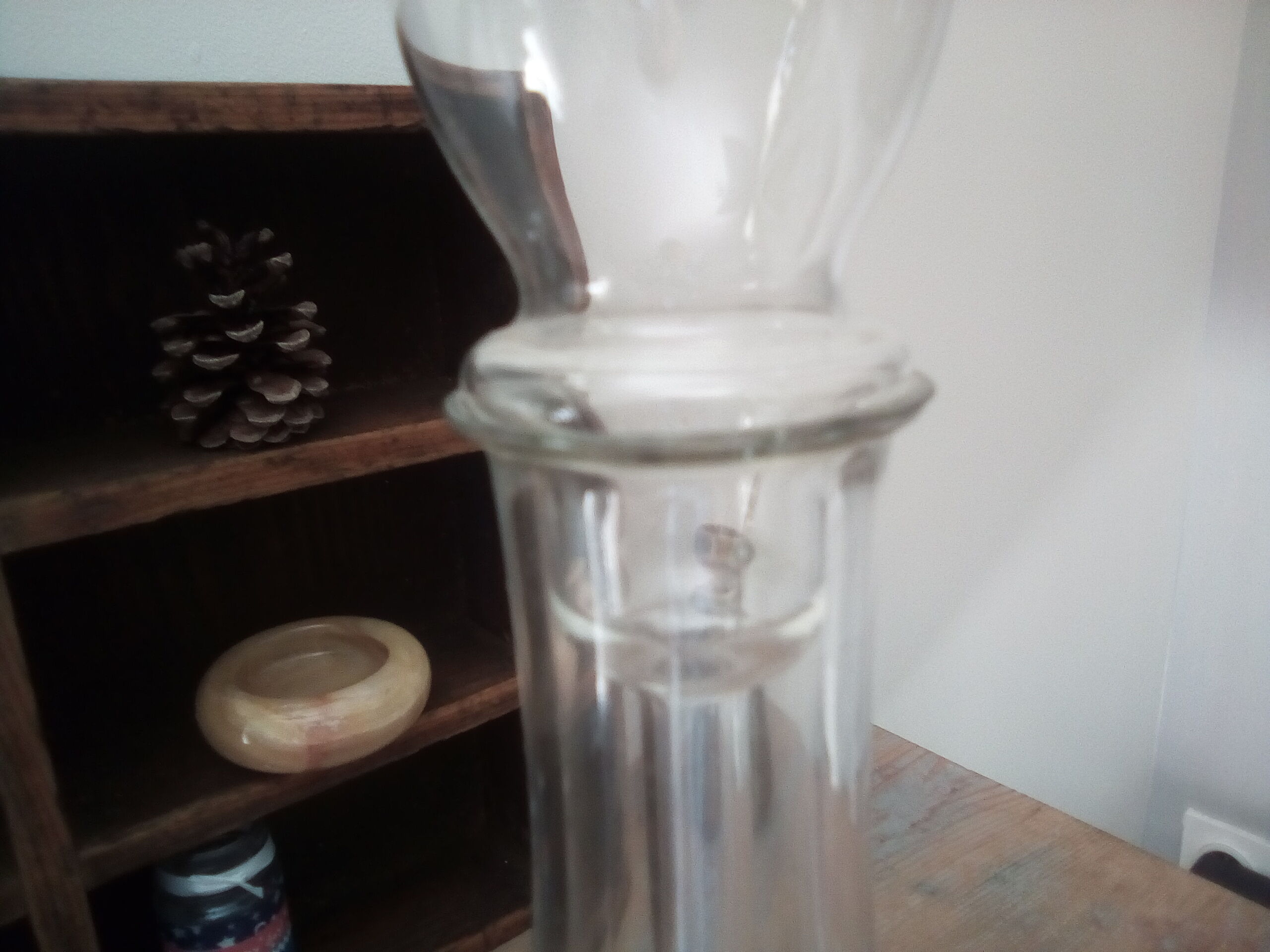 Vintage decanter to decant with thermometer cap