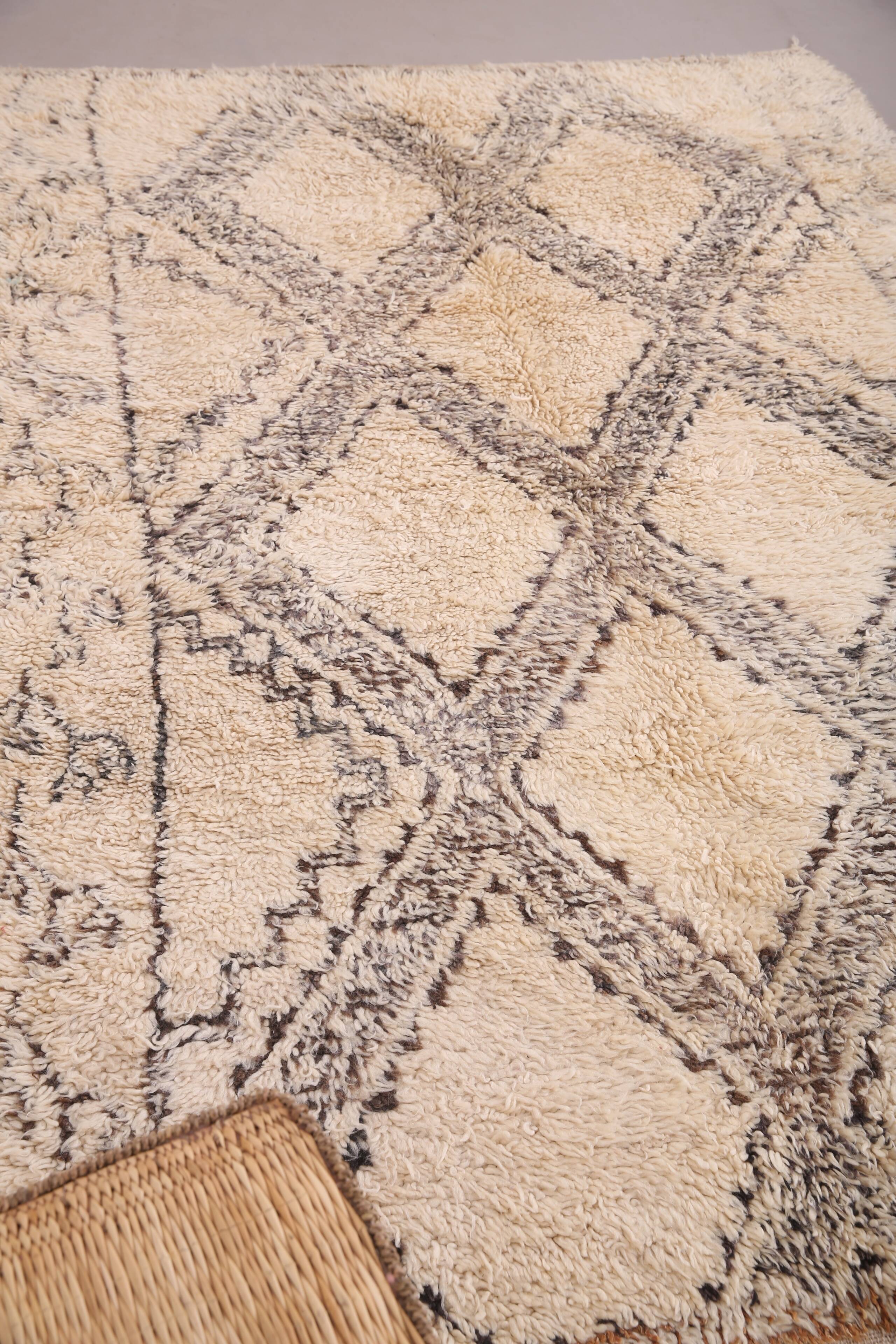 Vintage Beni Ourain rug Handmade 190 x 267 cm - Moroccan Berber Wool Rug