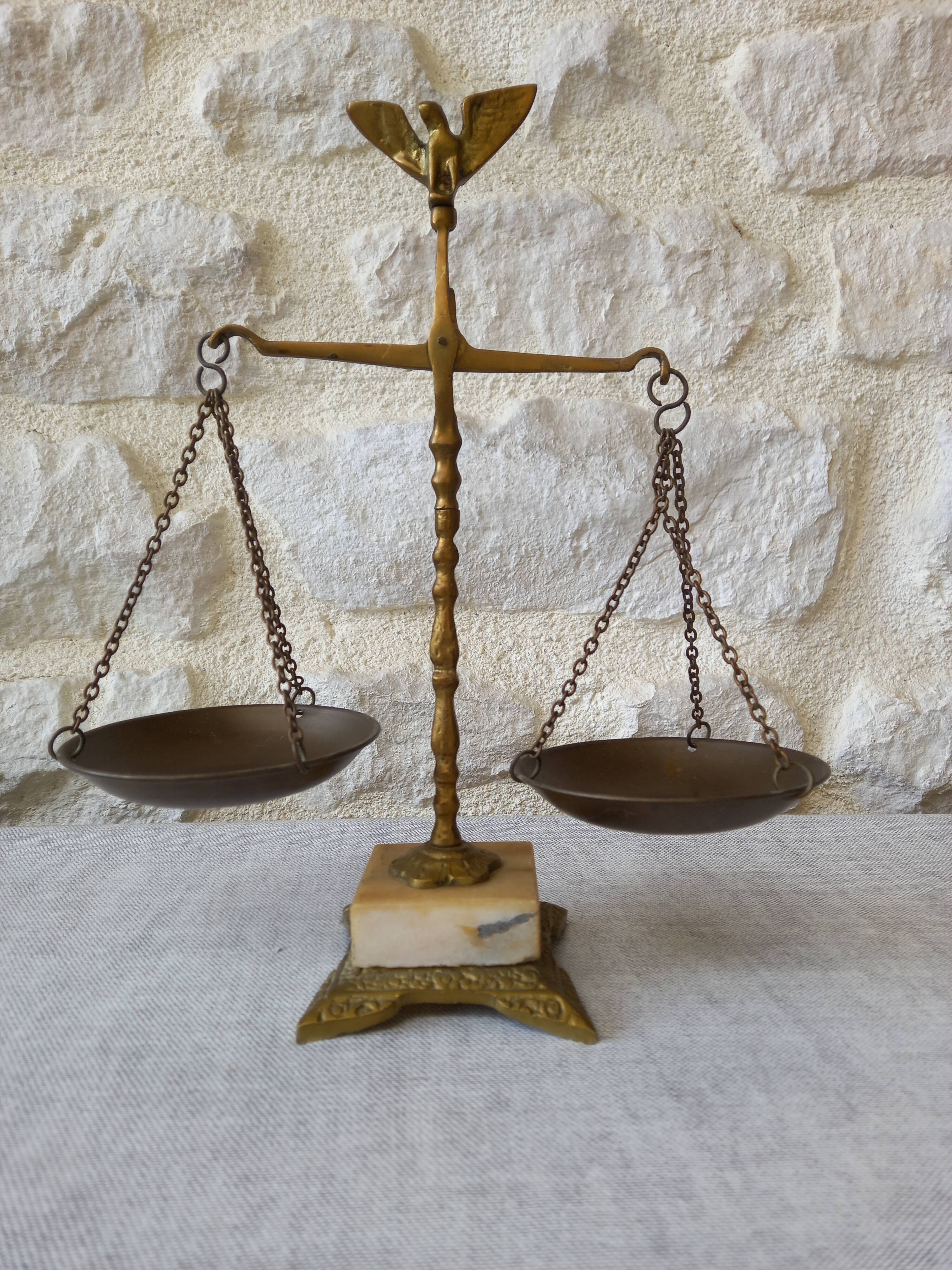 BALANCE ROMAINE ANCIENNE Force 2 KG FONTE PLATEAUX LAITON Fond Grenier Deco Imgx500 2477