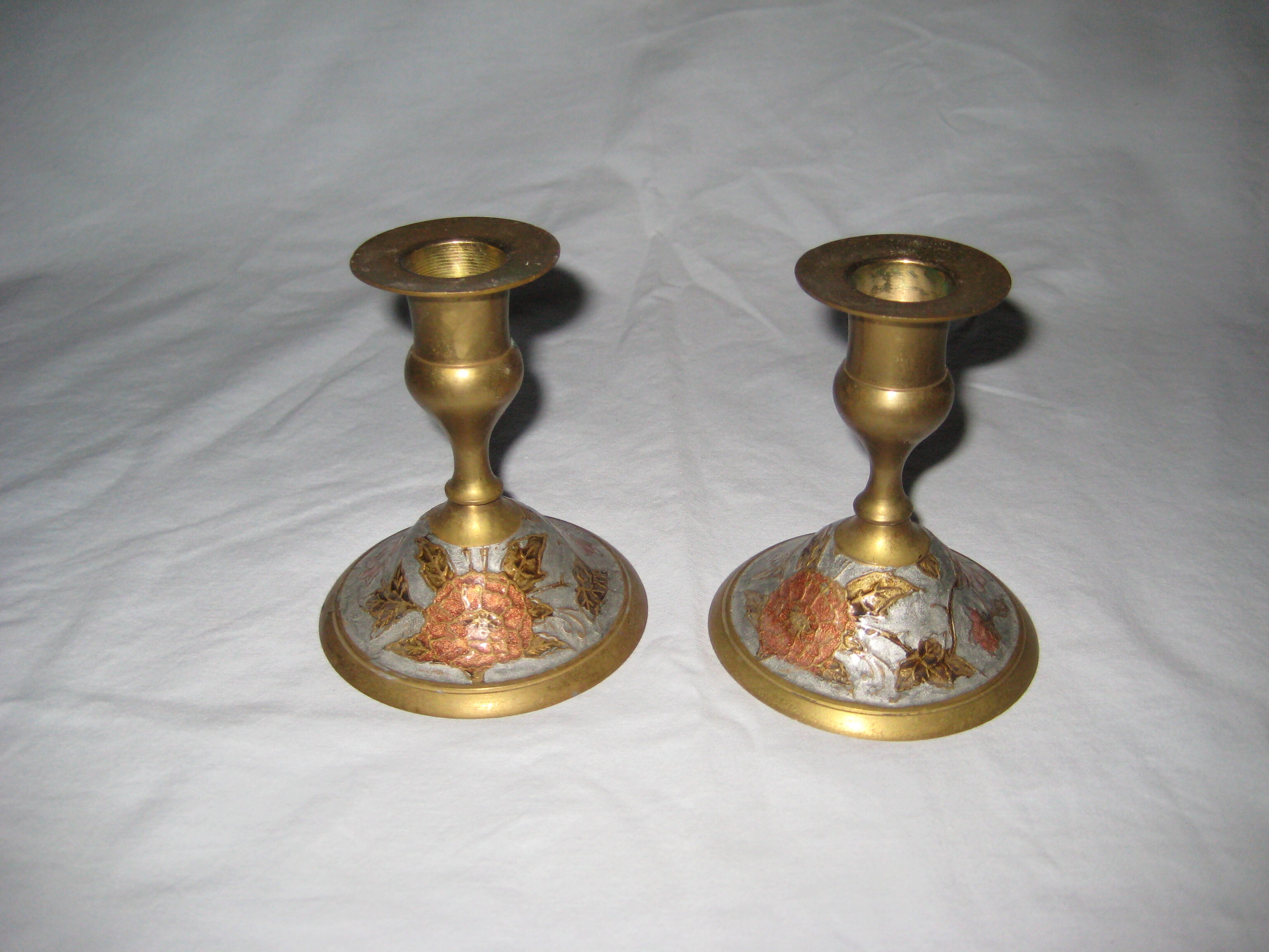 Batch of 2 pairs brass candlesticks