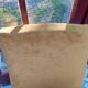 Fauteuil rapaud en velours moutarde