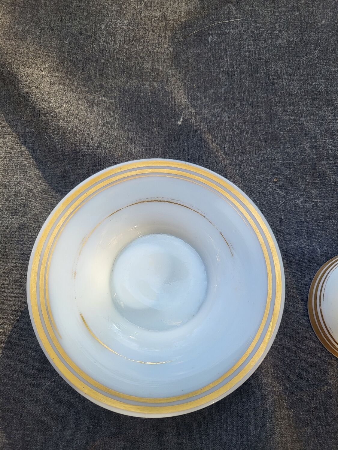 Night service in opaline Miniature dinette