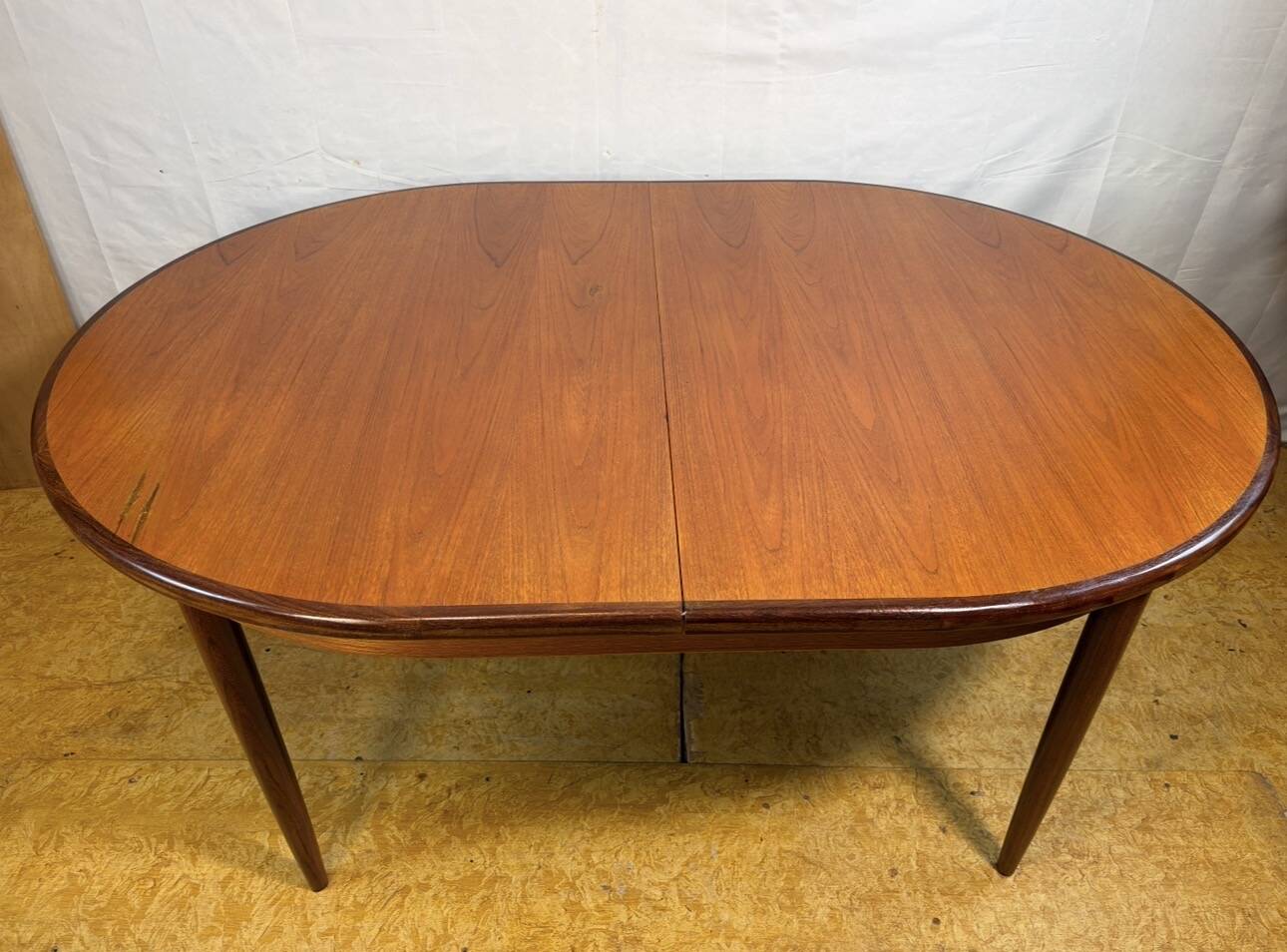 Mid-Century Retro Vintage Teak Oval Extending Dining Table by G Plan – Fres
