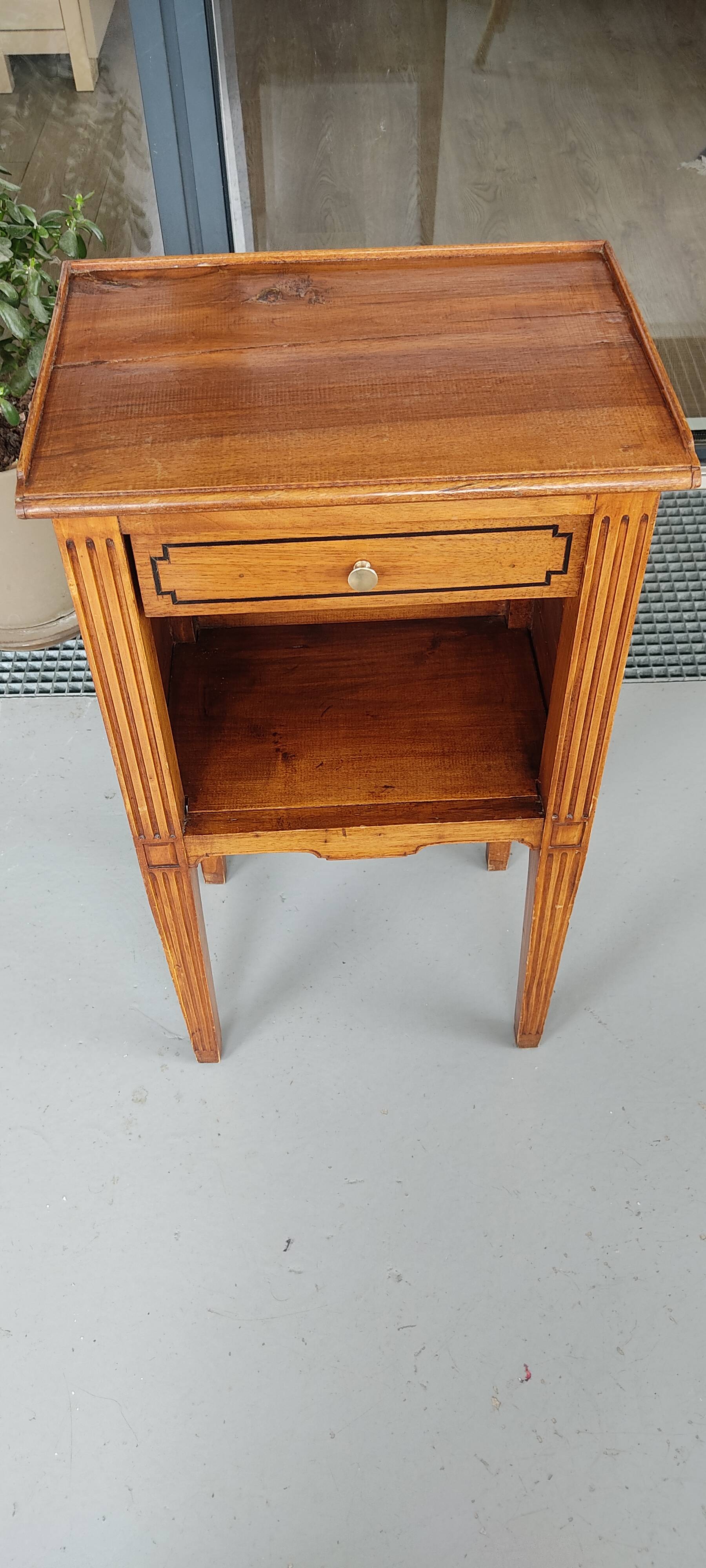 Table de chevet