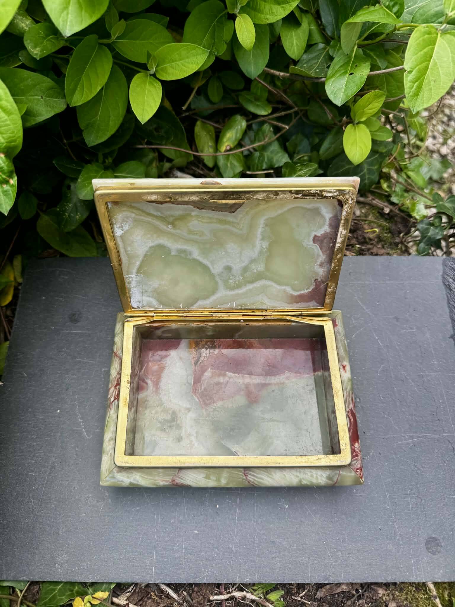 Ashtray, onyx box from the 1960s, vintage Italy.