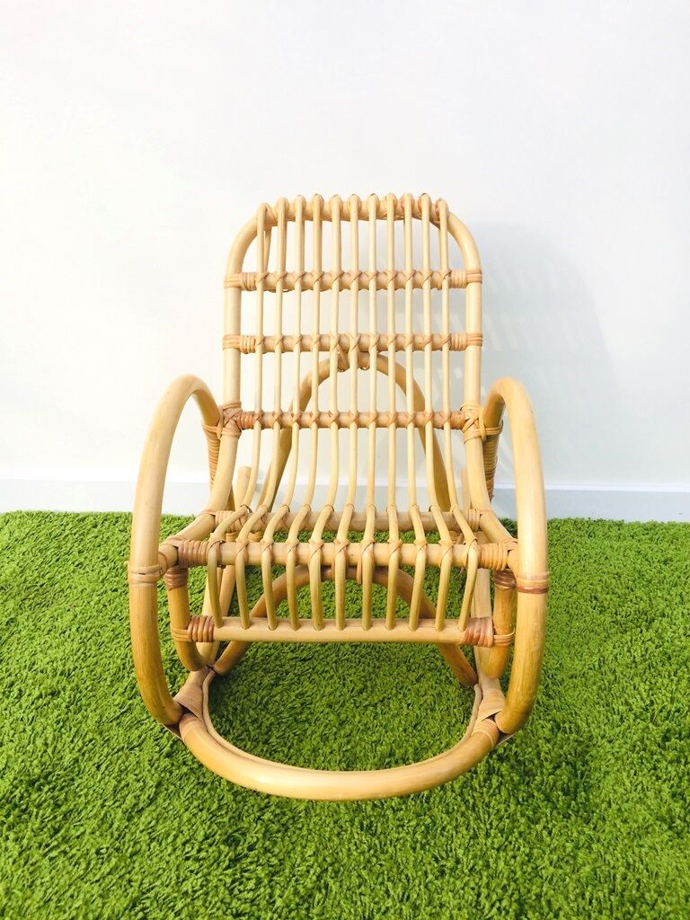 Fauteuil à bascule rotin enfant vintage
