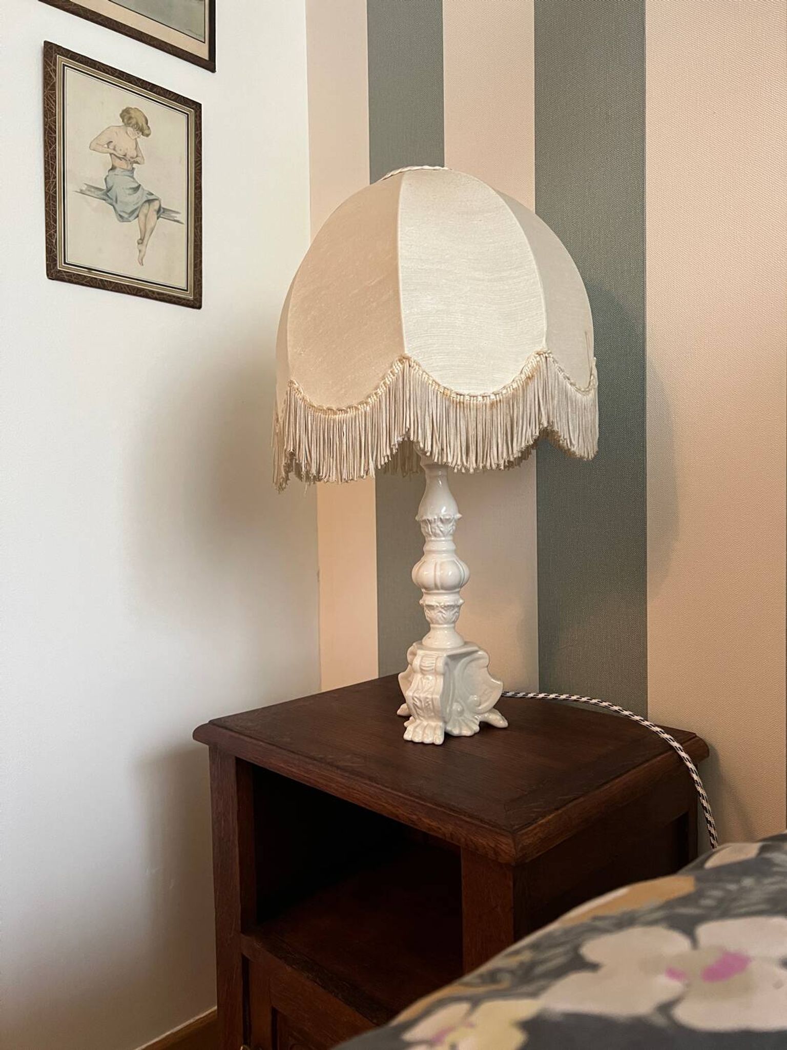 Bassano ceramic lamp with fringed shade