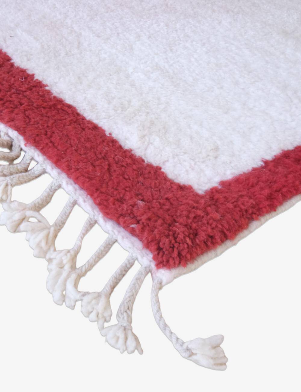 Contemporary red and white rug - 346 x 246 cm