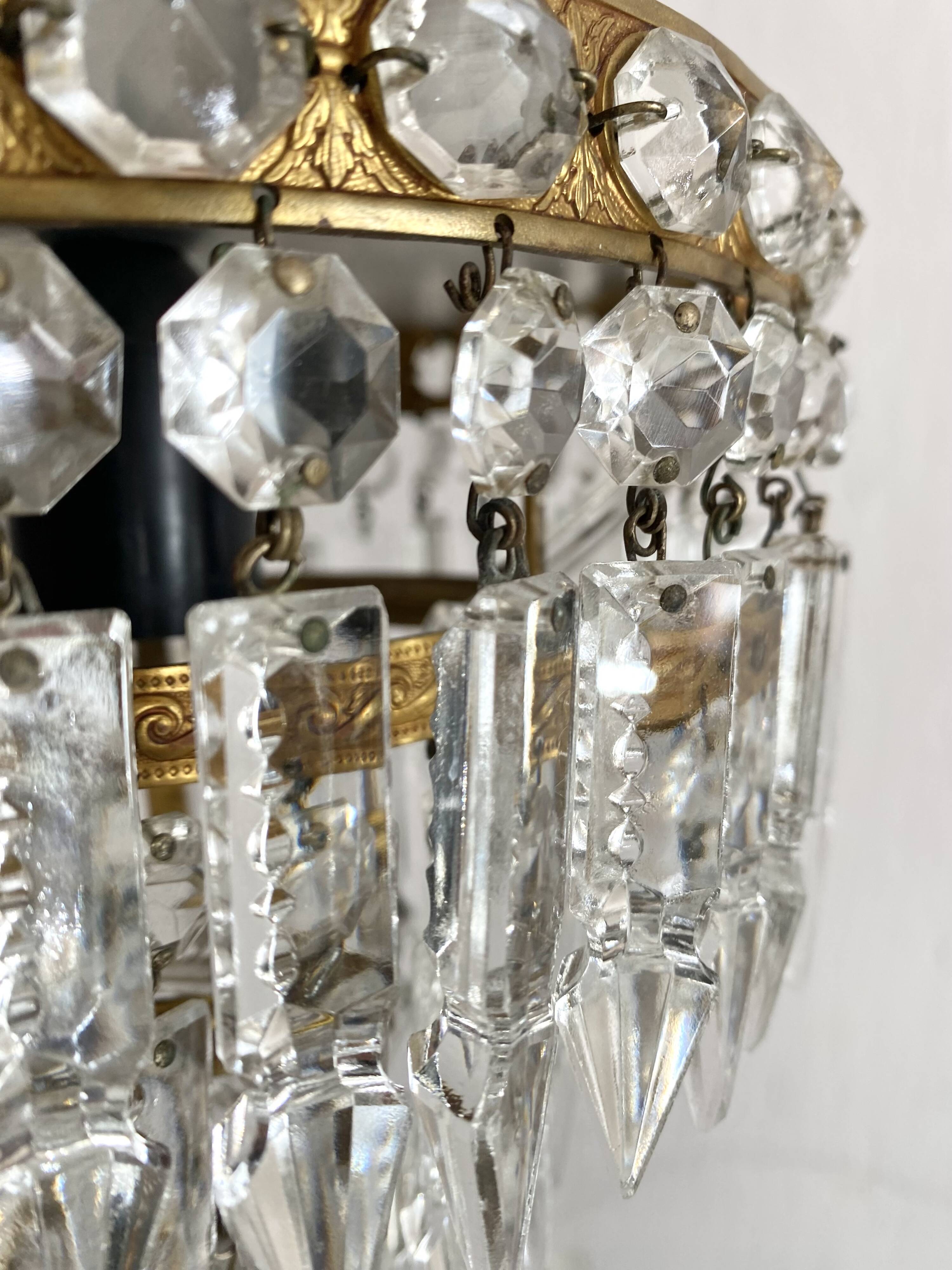 Ceiling light or pendant light with tassels