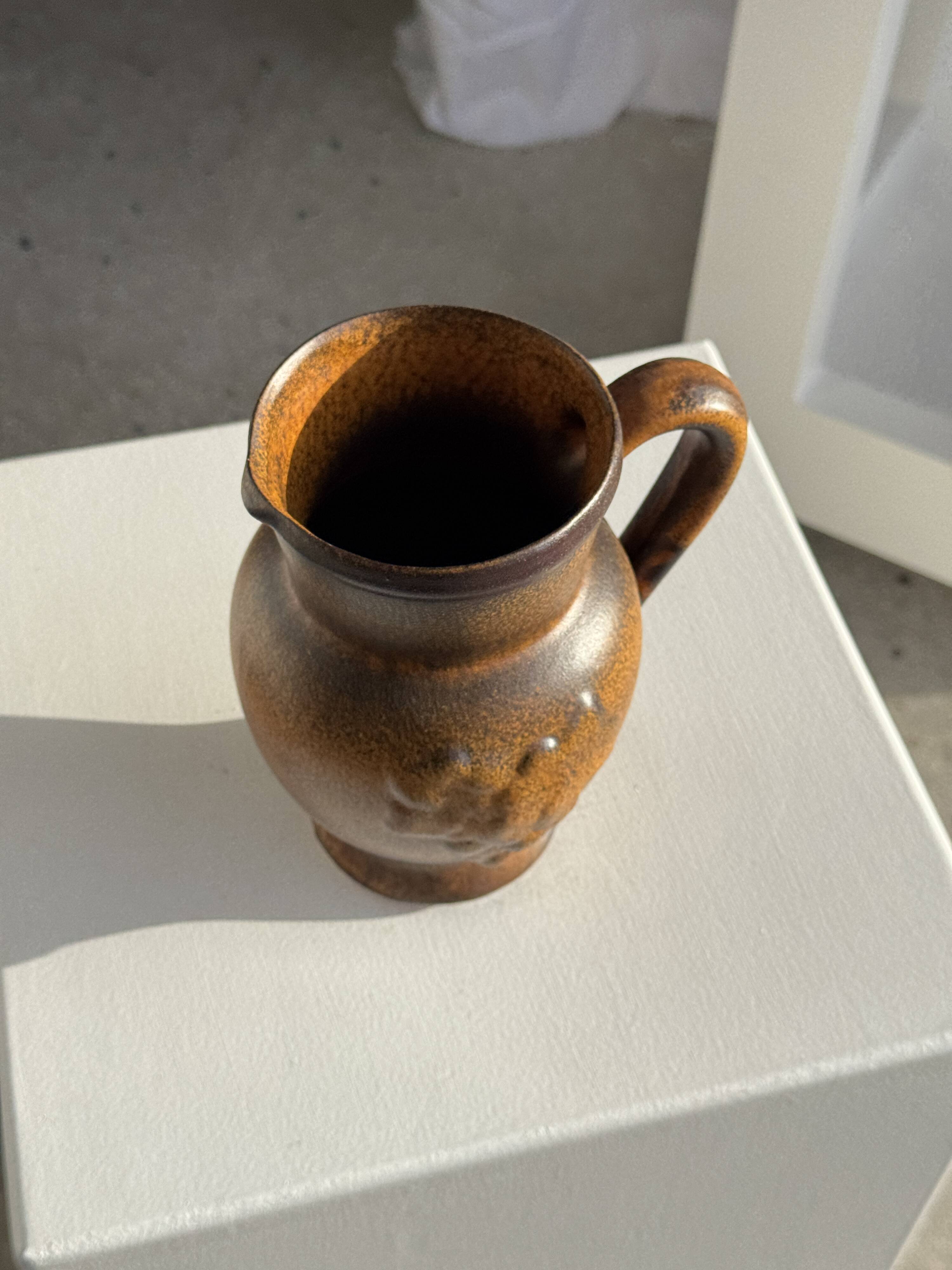 Speckled stoneware jug with grape pattern H17