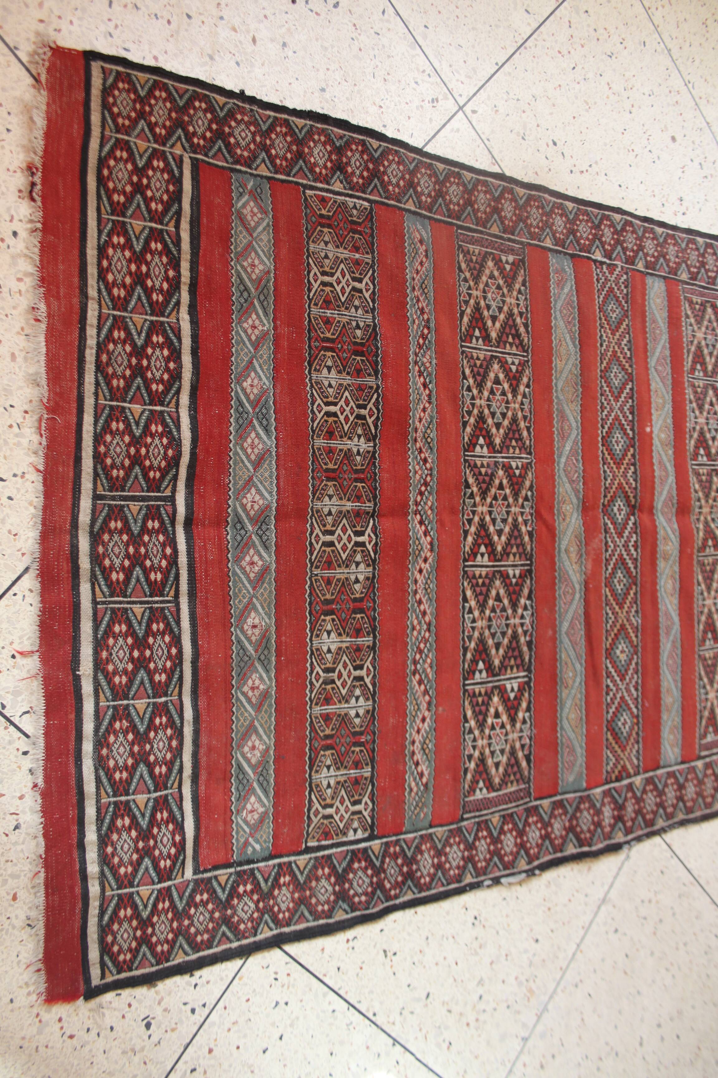 Former killim of the 1930 - 126 x 207 cm