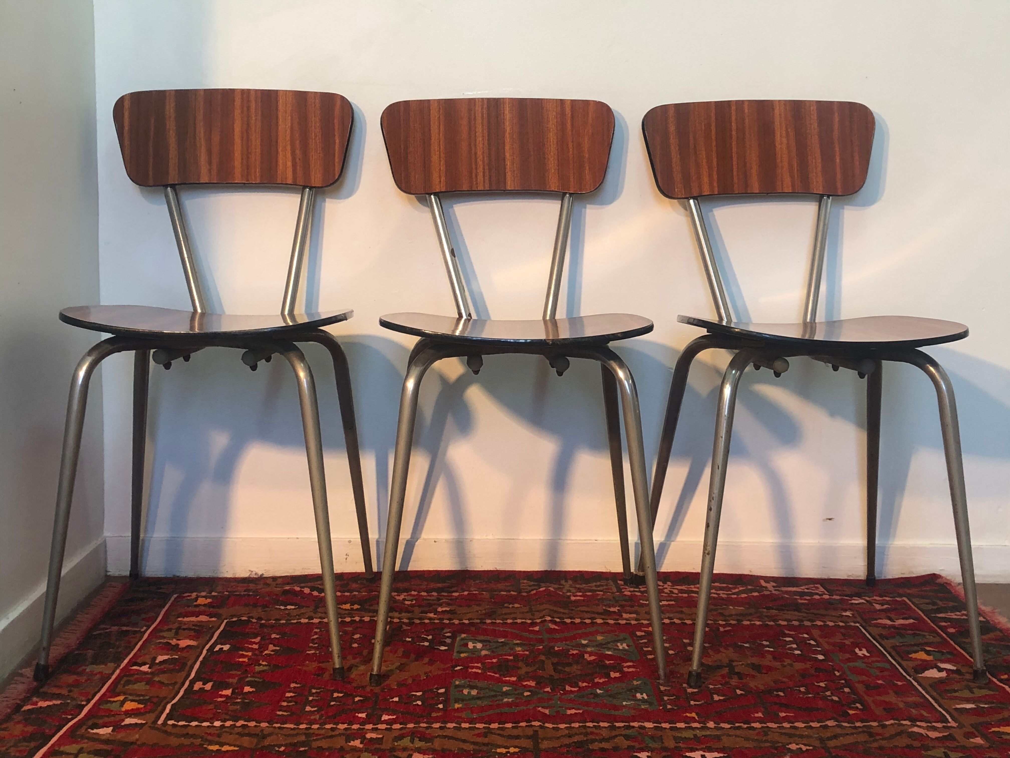 Lot of 3 chairs in formica