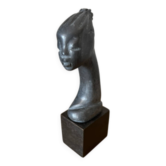 African Woman statuette in stone, signed (Belgian Congo circa 1960)