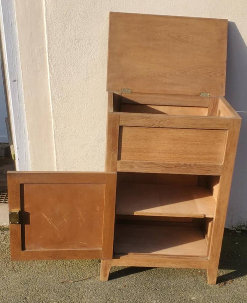 Beautiful piece of furniture from the 1940s with 1 lid + 1 door with key.