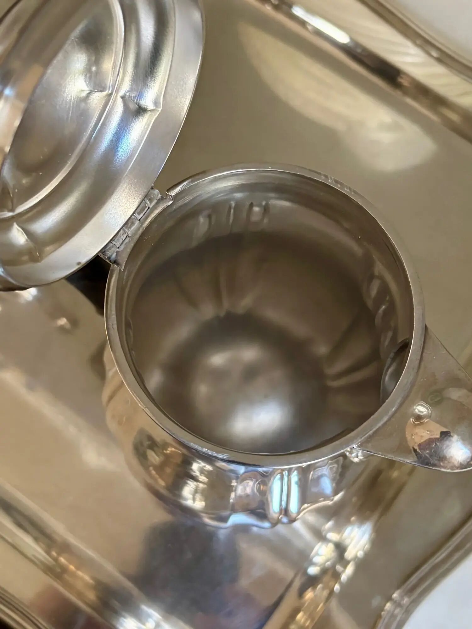 Ercuis 5-piece tea and coffee service in silver-plated metal.