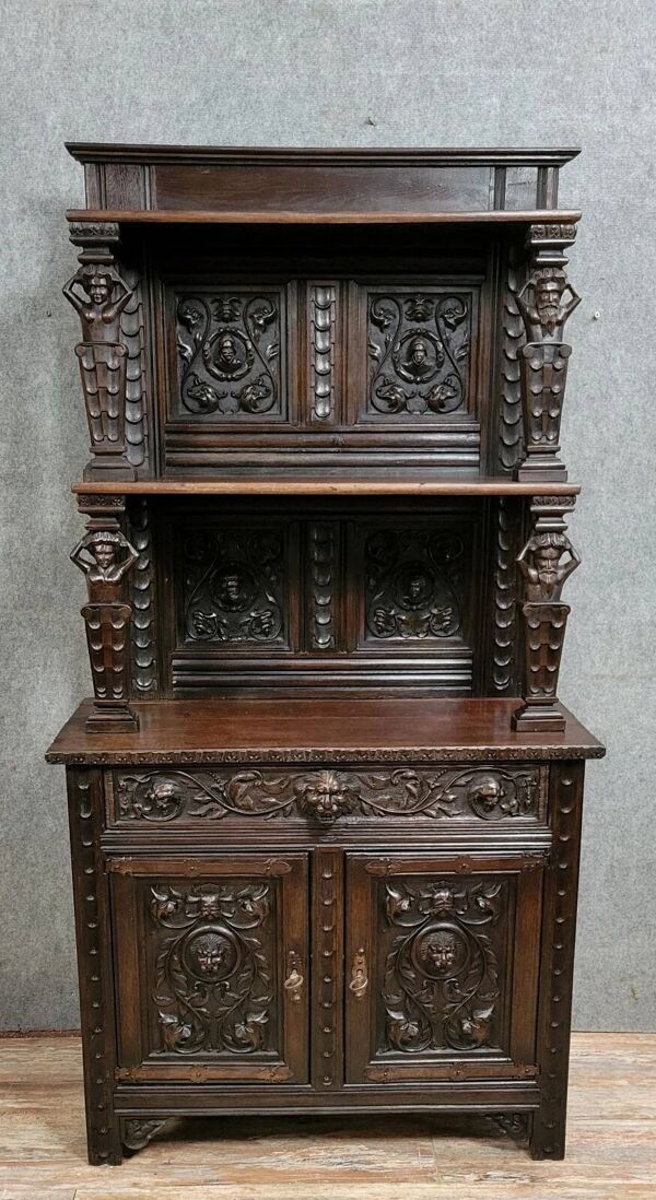 Cabinet d'apparat style Renaissance néo gotique en bois massif époque XIXe