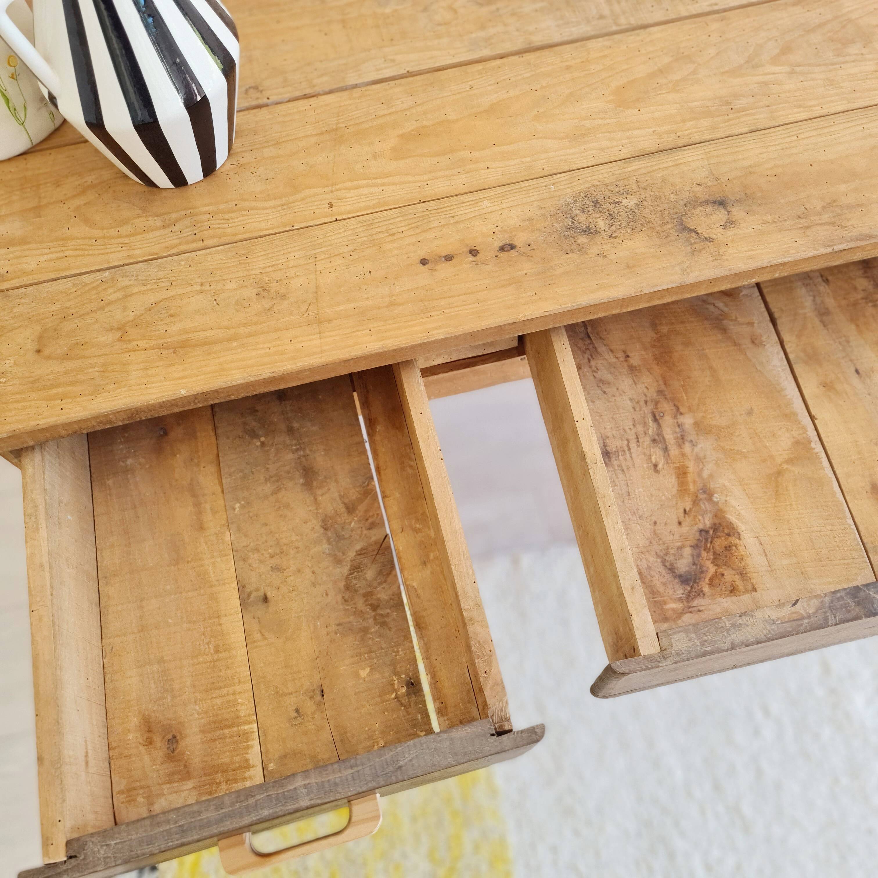 Antique farmhouse table - 2 drawers