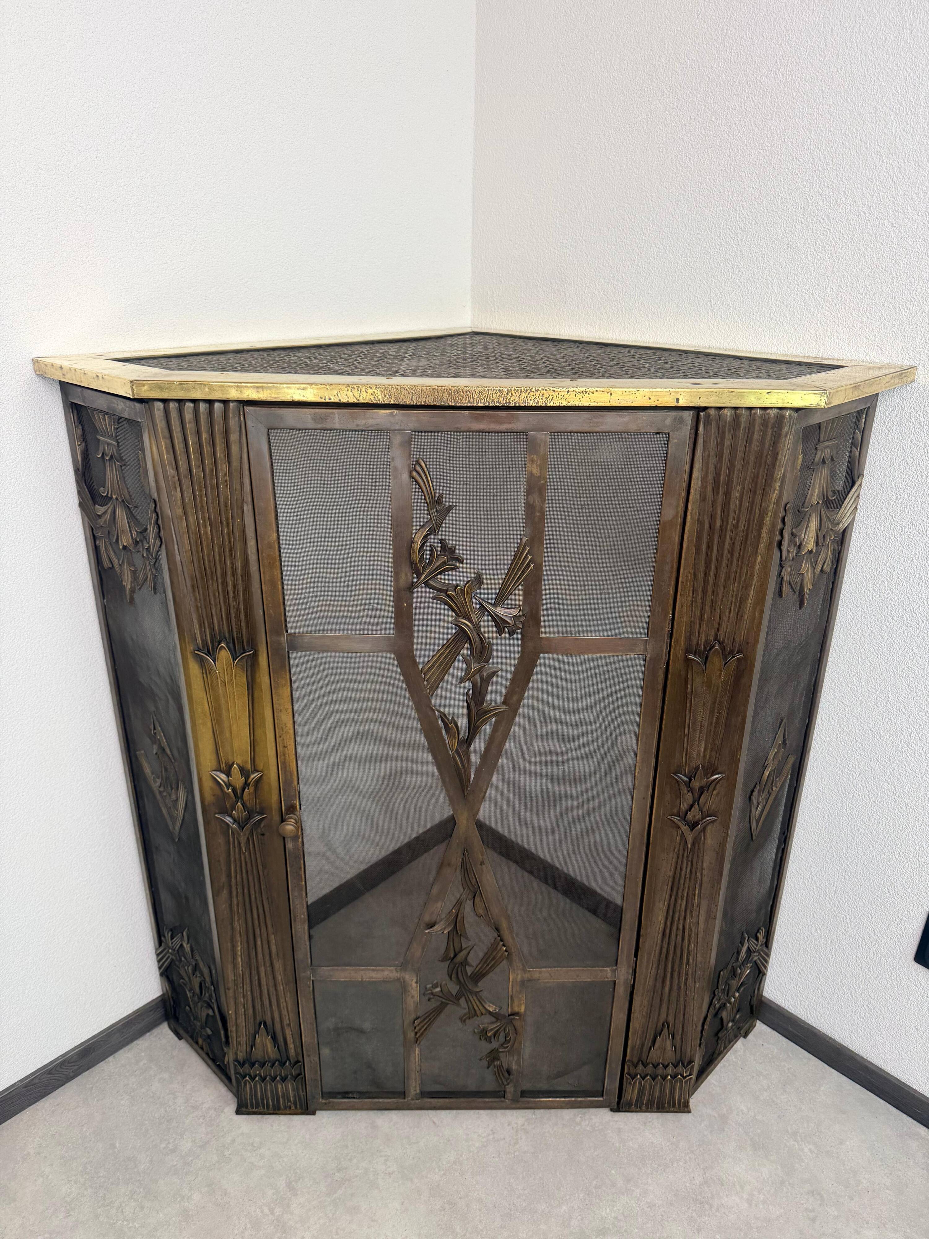 Corner fireplace screen in brass attributed to Dagobert Peche